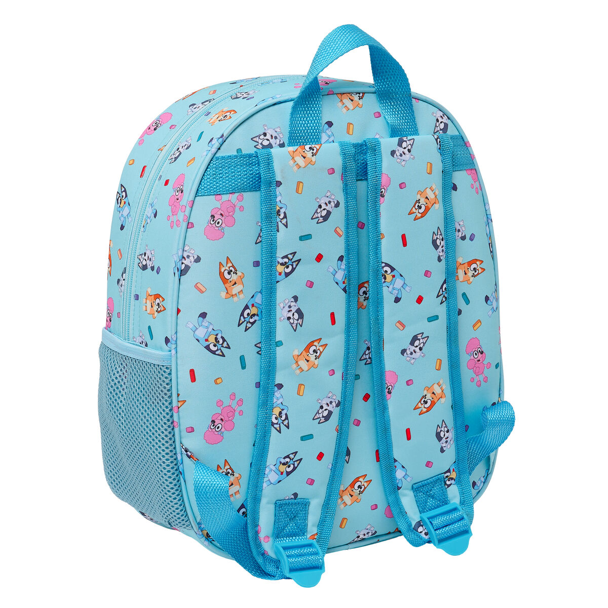Ein hellblauer Rucksack mit Cartoon-Hundfiguren. Er hat blaue Träger und eine Seitentasche aus Netzstoff. Der Hintergrund ist weiß.
