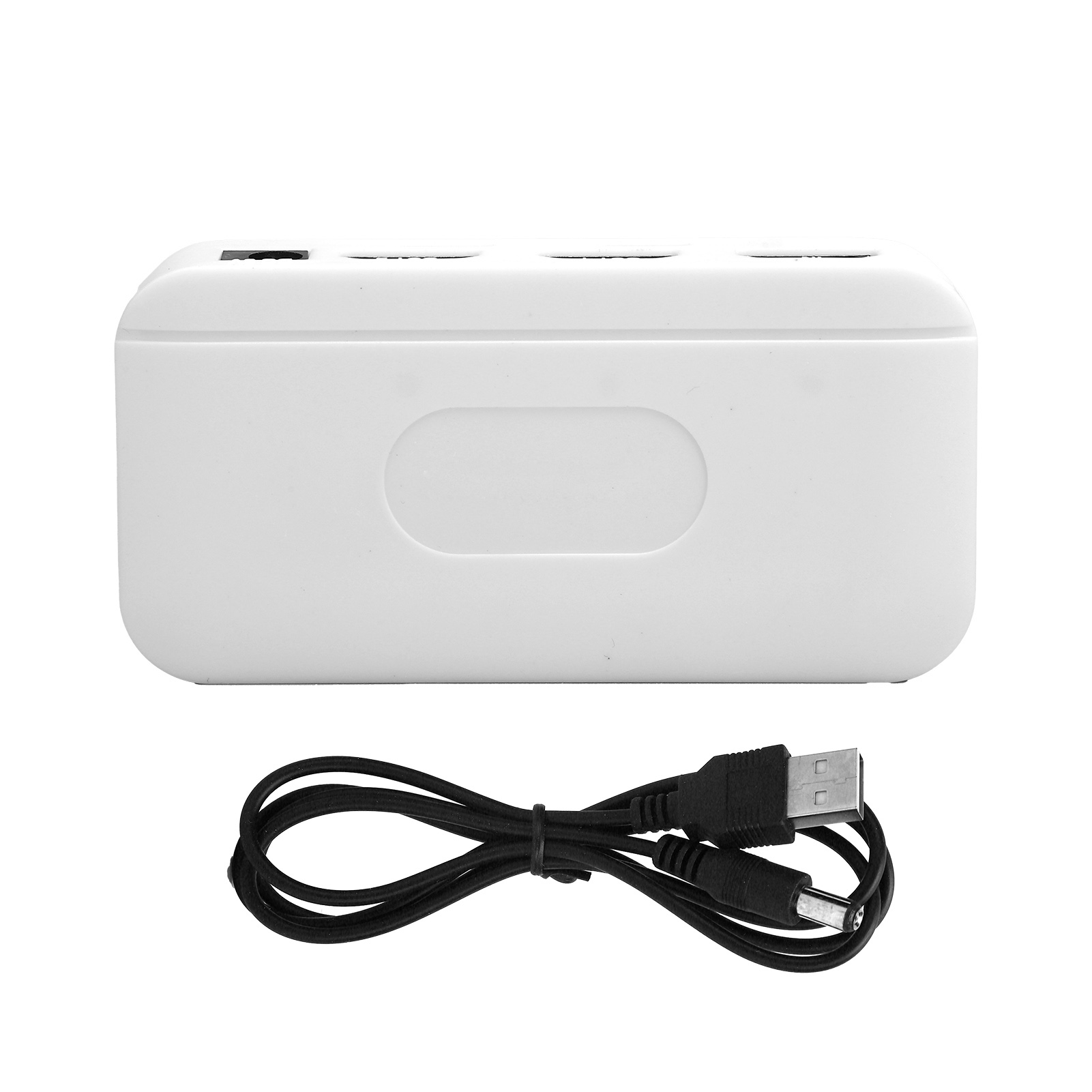 Ein weißes rechteckiges Gerät mit abgerundeten Kanten. Darunter liegt ein schwarzes Kabel mit USB- und DC-Anschlüssen.