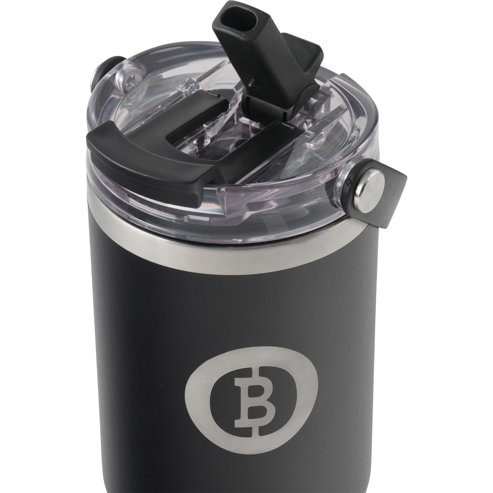Schwarzer Reisebecher mit durchsichtigem Deckel. Der Deckel ist offen. Auf der Vorderseite befindet sich ein silbernes „B“-Logo.