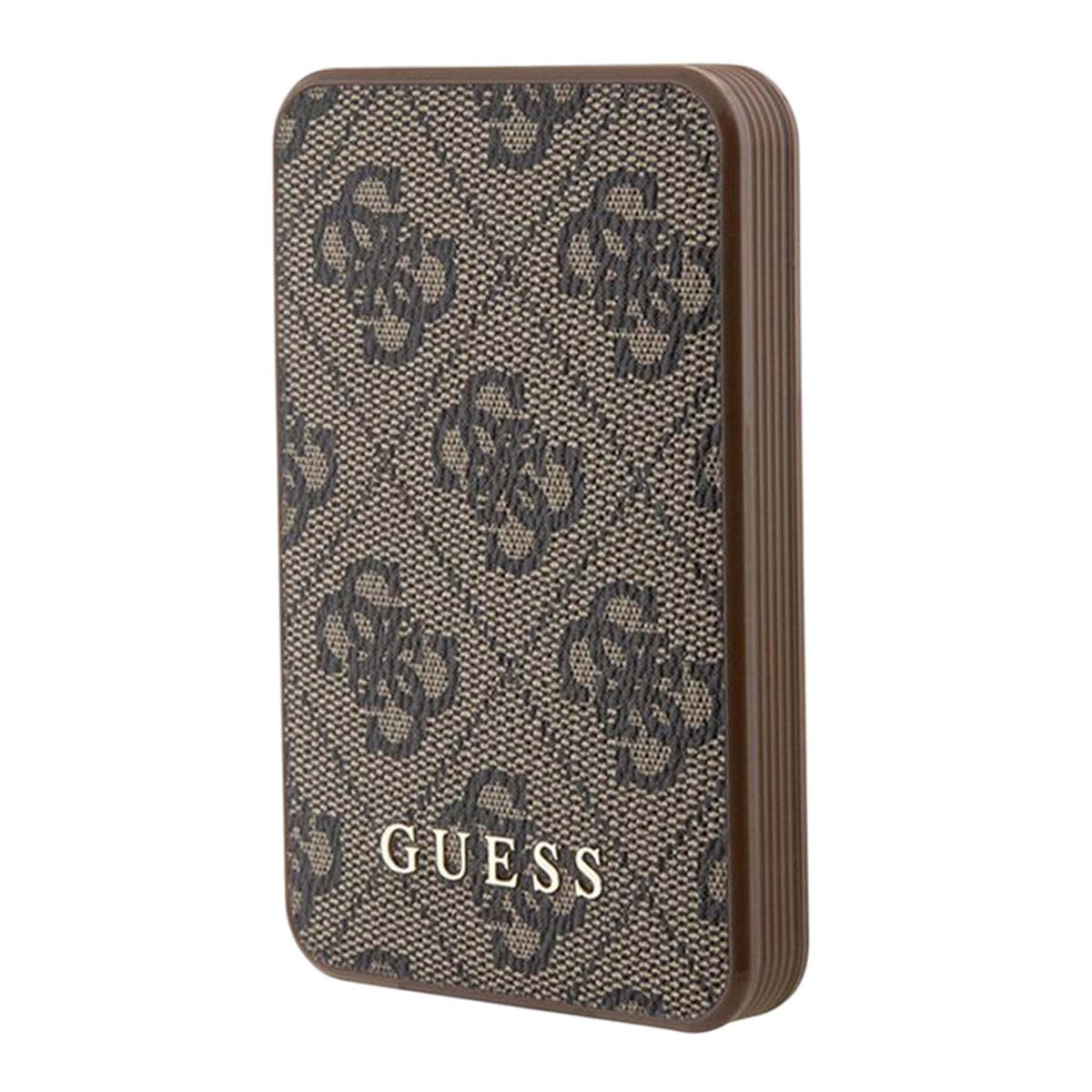 Una custodia per telefono Guess rettangolare. Ha un bordo marrone e un fronte a fantasia con il logo del marchio in basso.