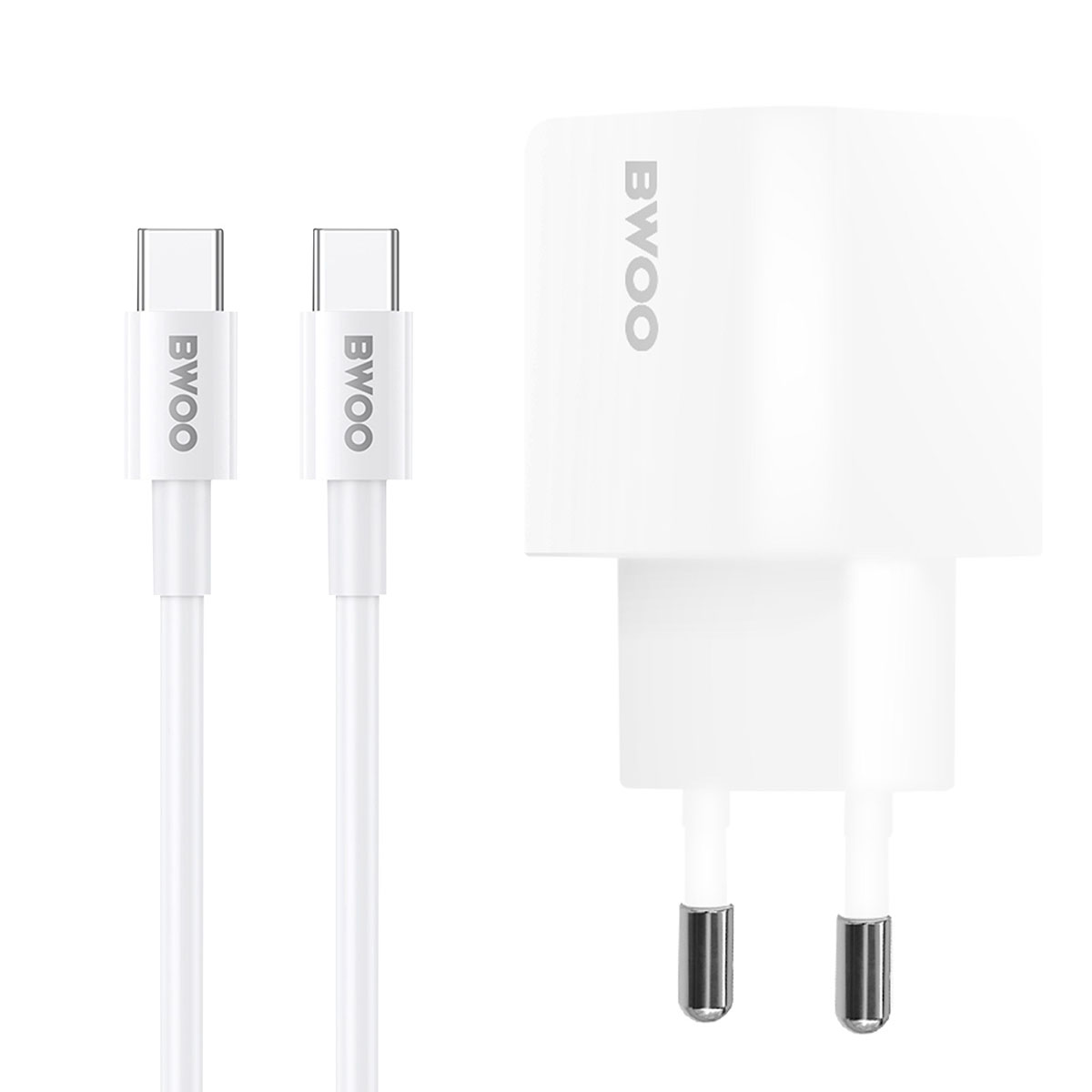Un caricatore per telefono BWOO bianco con due cavi USB-C bianchi. Il caricabatterie ha due spine metalliche per la presa.