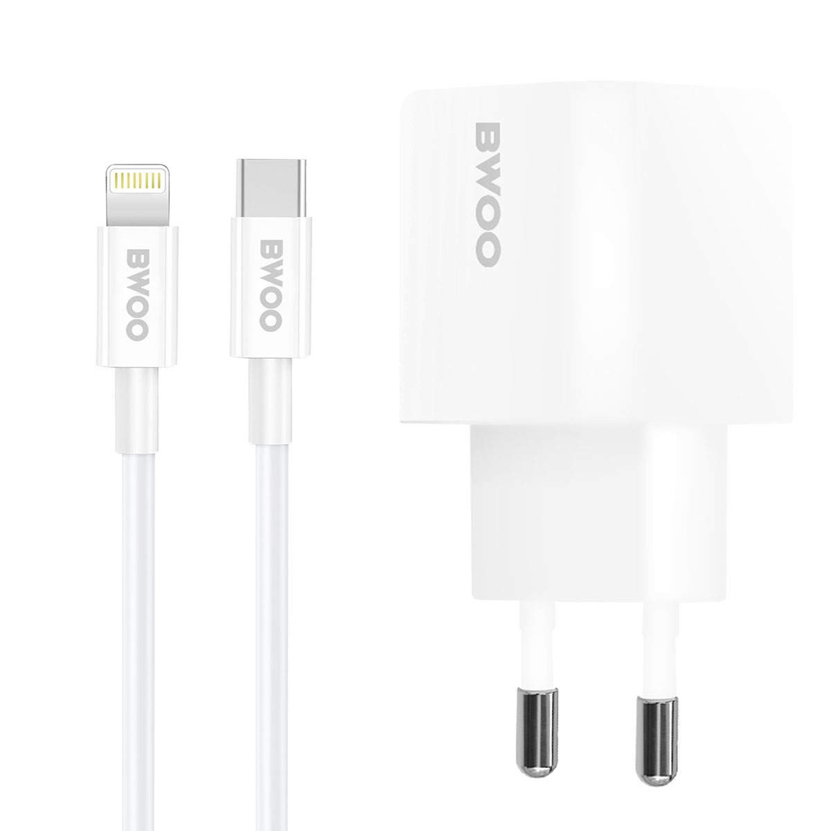 Un caricabatterie per telefono bianco con due cavi, uno Lightning e uno USB-C. È visibile anche una spina bianca a due pin.