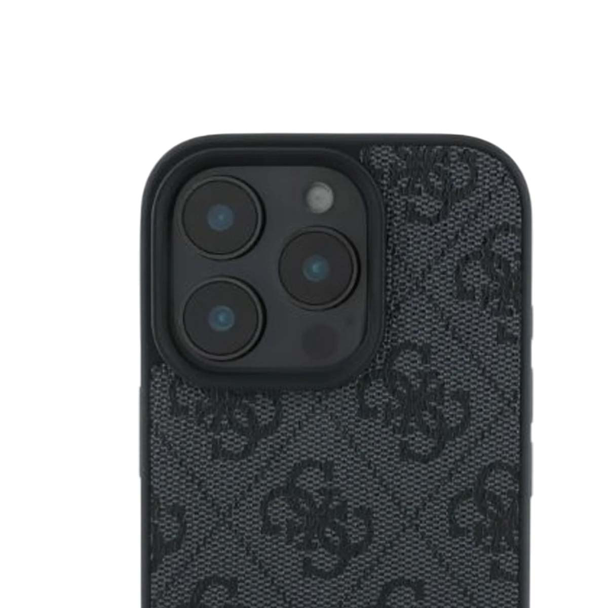 Primo piano di una custodia per telefono nera con un dosso della fotocamera. La custodia ha un motivo ripetuto con il logo Guess.