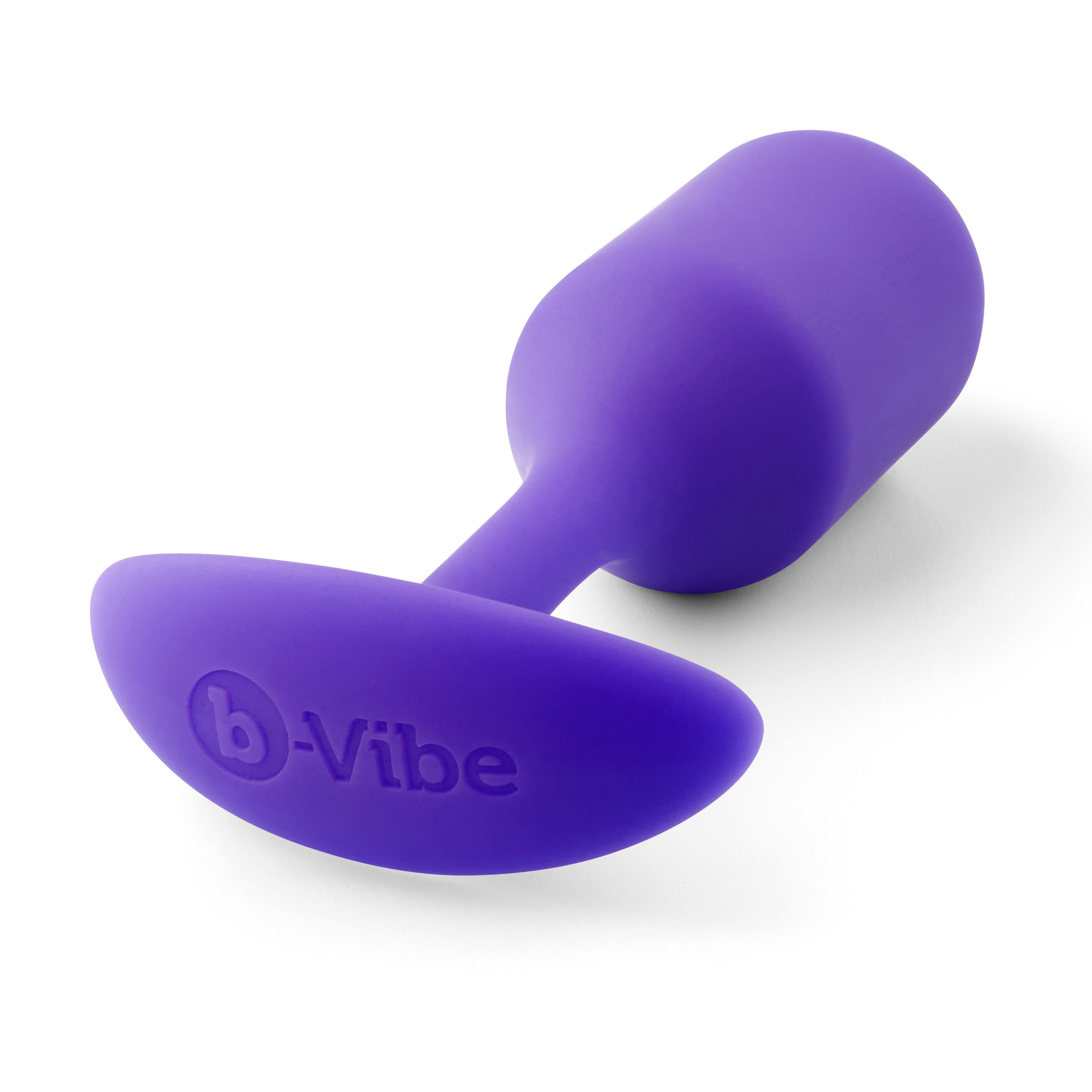 Ein lila Sexspielzeug auf weißem Hintergrund. Es hat einen bauchigen Kopf und eine gebogene Basis mit dem 'b-Vibe' Logo.