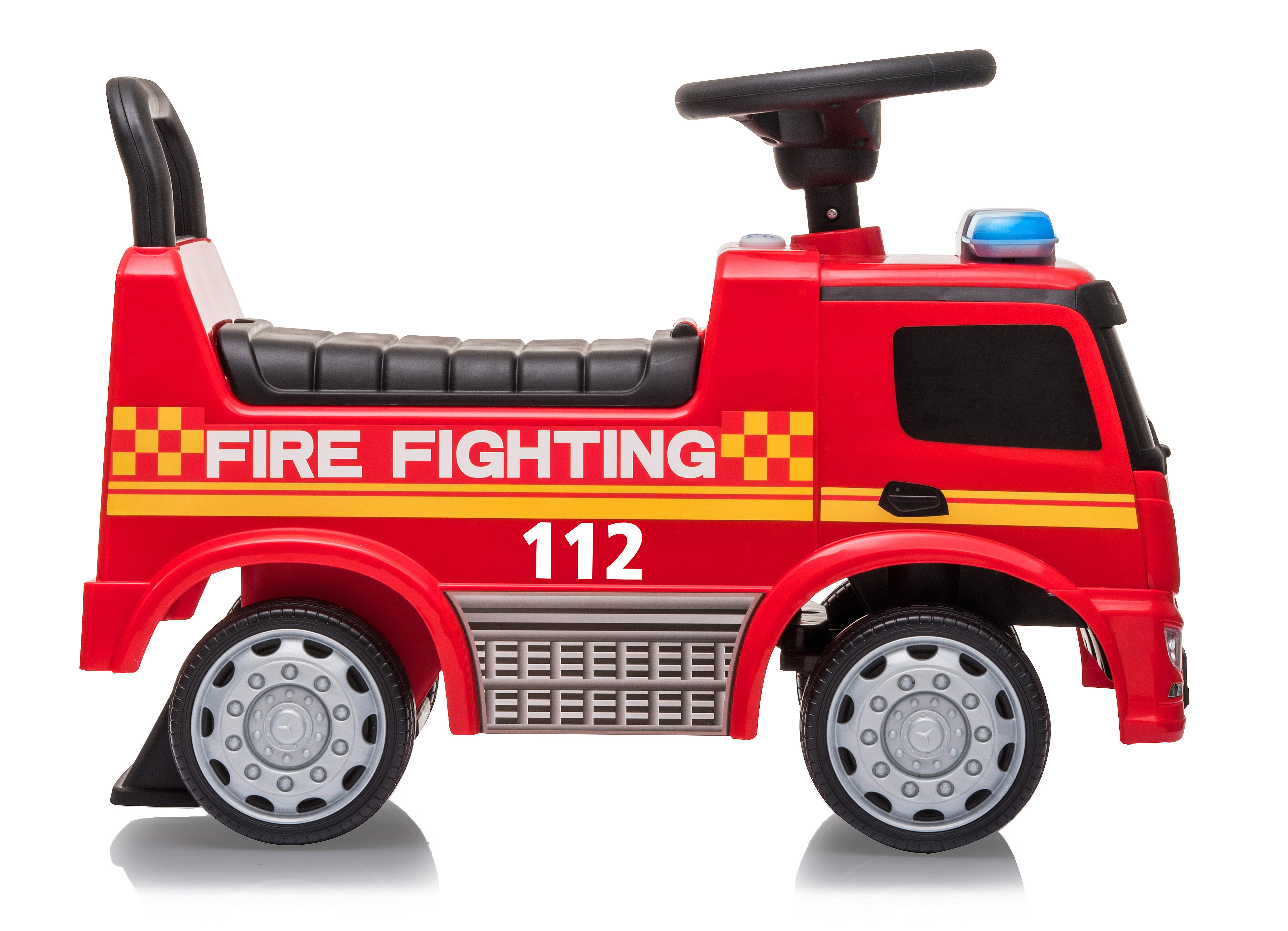 Ein rotes Spielzeug-Feuerwehrauto mit schwarzem Lenkrad und Griff. Es hat die Nummer 112 und die Worte FIRE FIGHTING.