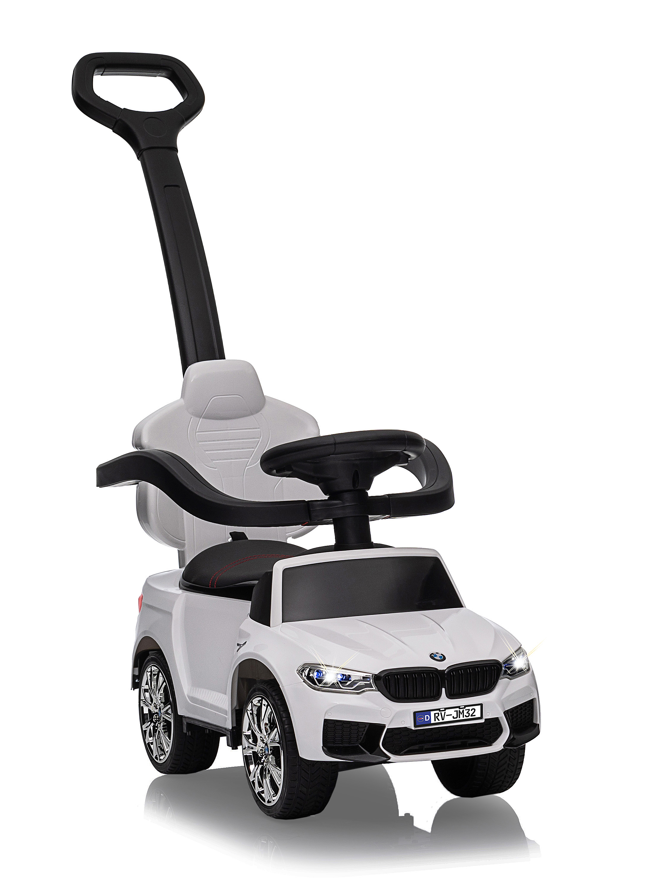Un'auto giocattolo bianca con maniglia. Ha volante nero, sedile e ruote cromate. Il logo BMW è visibile.