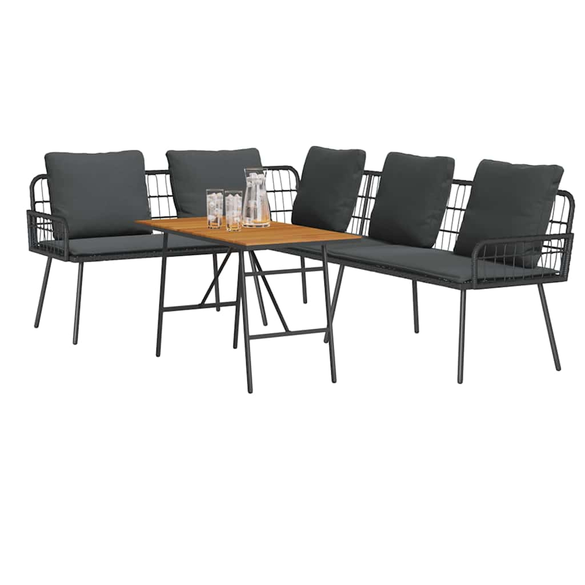 Outdoor-Ecksofa mit dunklen Kissen. Enthält einen kleinen Tisch mit Gläsern und einem Krug.