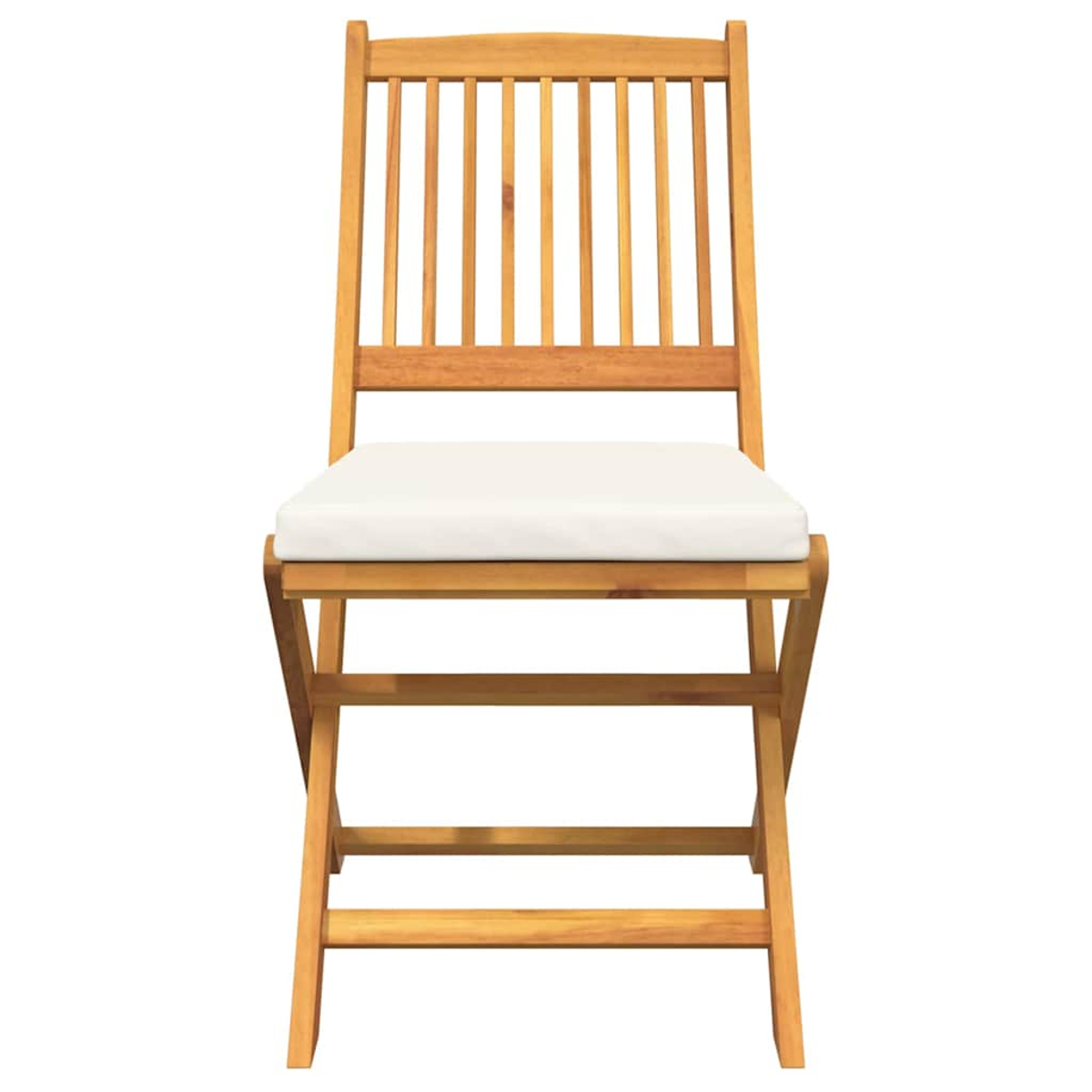 Holzstuhl mit weißem Kissen. Der Stuhl hat eine Lattenlehne und ein faltbares Design, vor weißem Hintergrund.