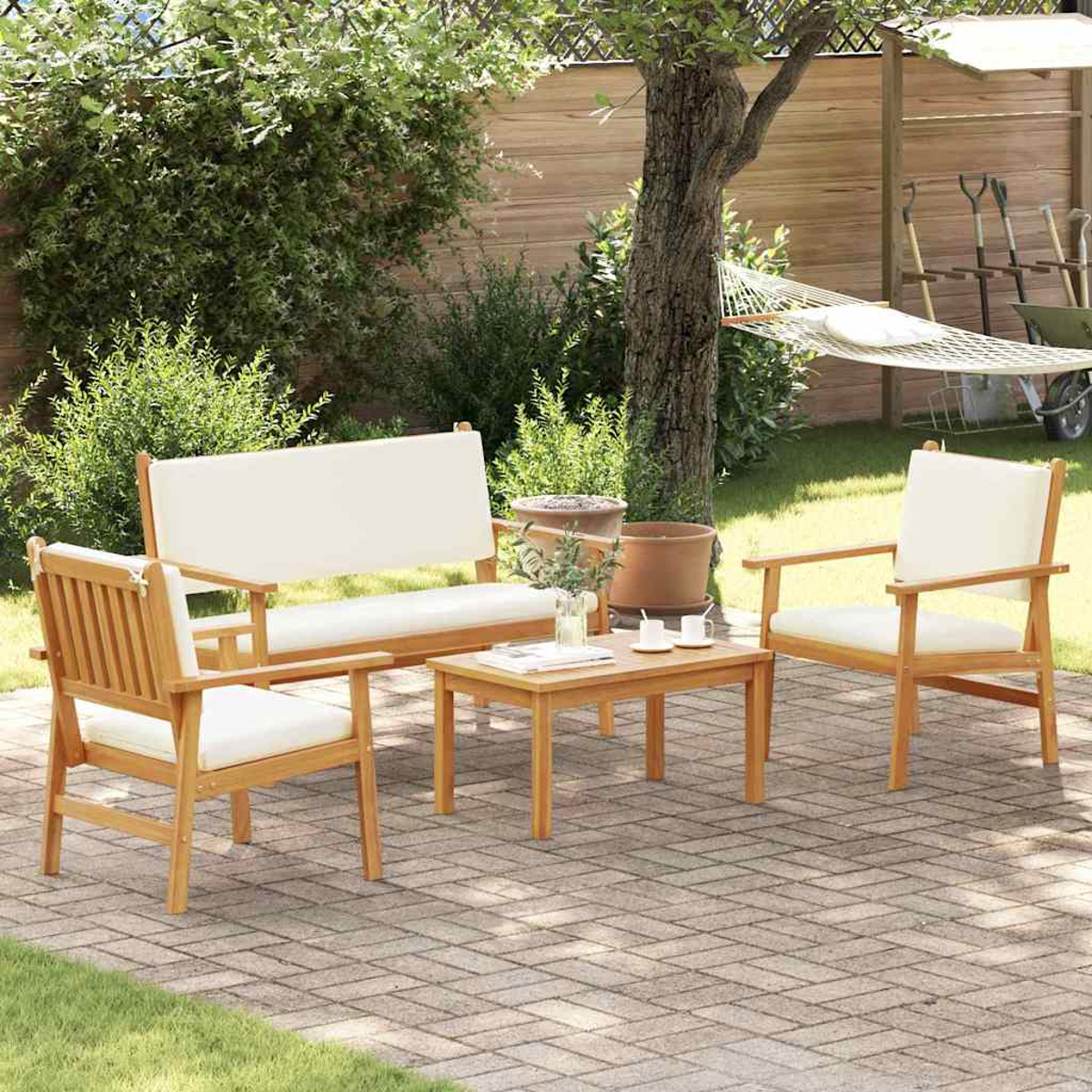 Garten-Terrassenset mit Holzmöbeln, darunter eine Couch, zwei Stühle und ein Couchtisch. Im Hintergrund hängt eine Hängematte.