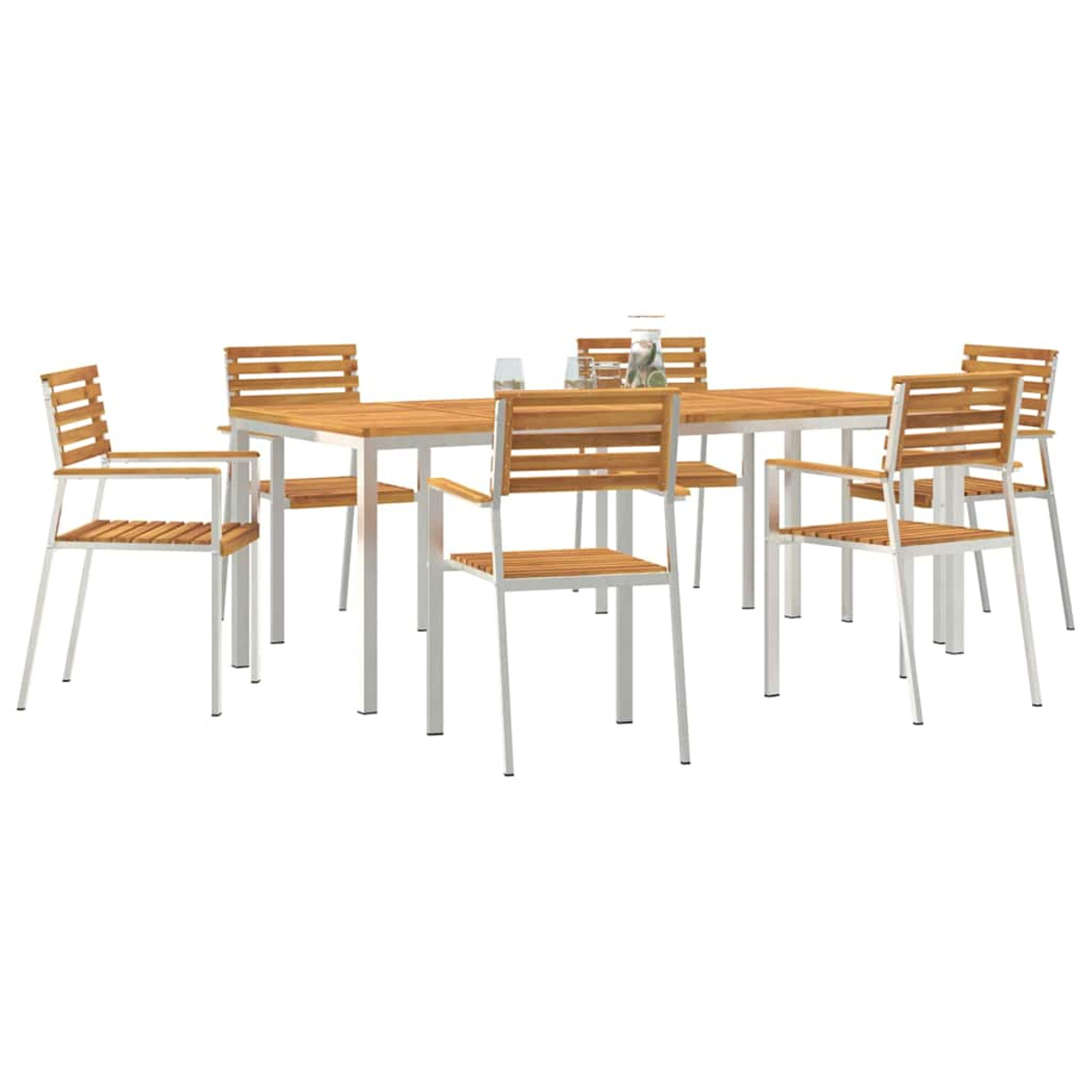 Ein Holztisch mit sechs Stühlen. Die Stühle haben weiße Metallrahmen und Holzlatten. Auf dem Tisch stehen Gläser und ein Glas.