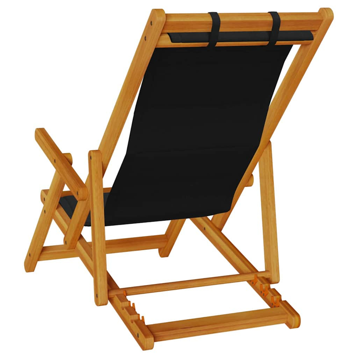 Ein hölzerner, zusammenklappbarer Strandstuhl mit schwarzem Stoff Sitz und Rückenlehne, von hinten gesehen.