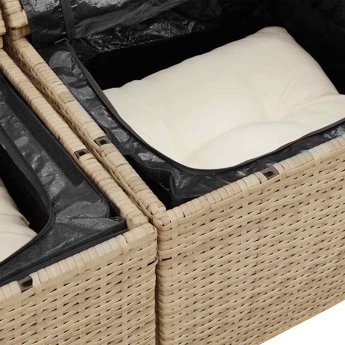 Weiden-Aufbewahrungseinheit mit schwarzem Futter, beige Kissen innen. Beiges Weidenkorbmuster. Reißverschlüsse und Metallverschlüsse sind sichtbar.