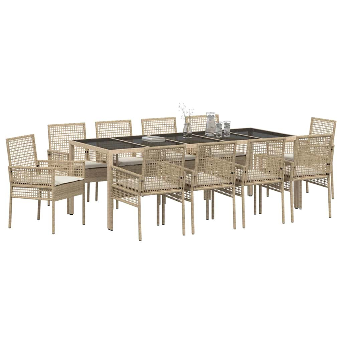 Un juego de comedor con una mesa rectangular y diez sillas tejidas. La mesa tiene una parte superior oscura y hay vasos y un jarrón.