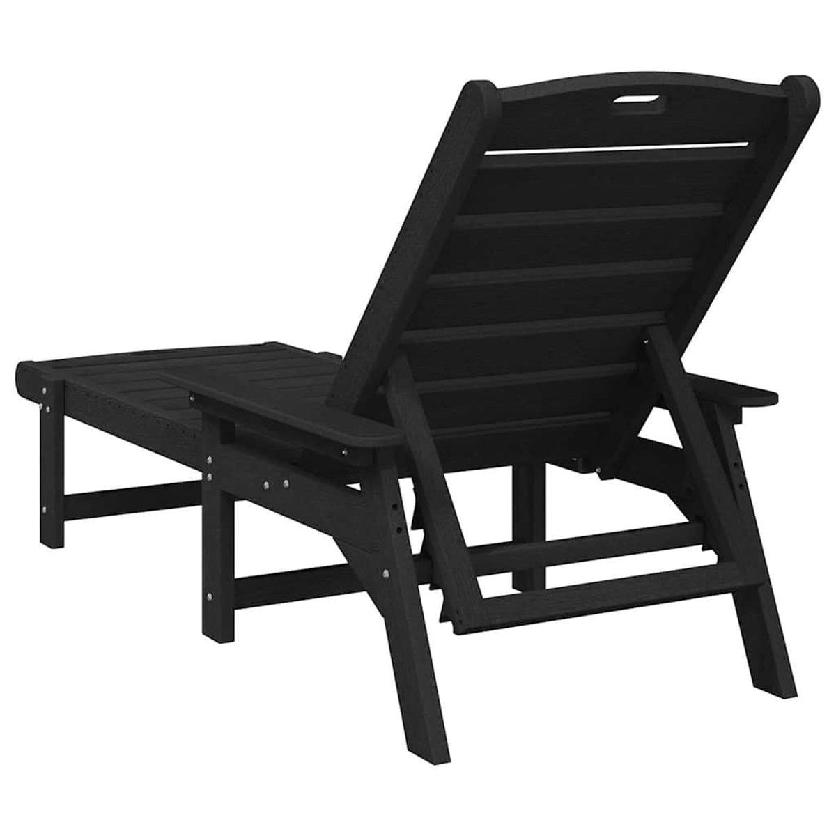 Silla reclinable negra para exteriores. El respaldo está levantado. Silla sobre fondo blanco. Es de madera.