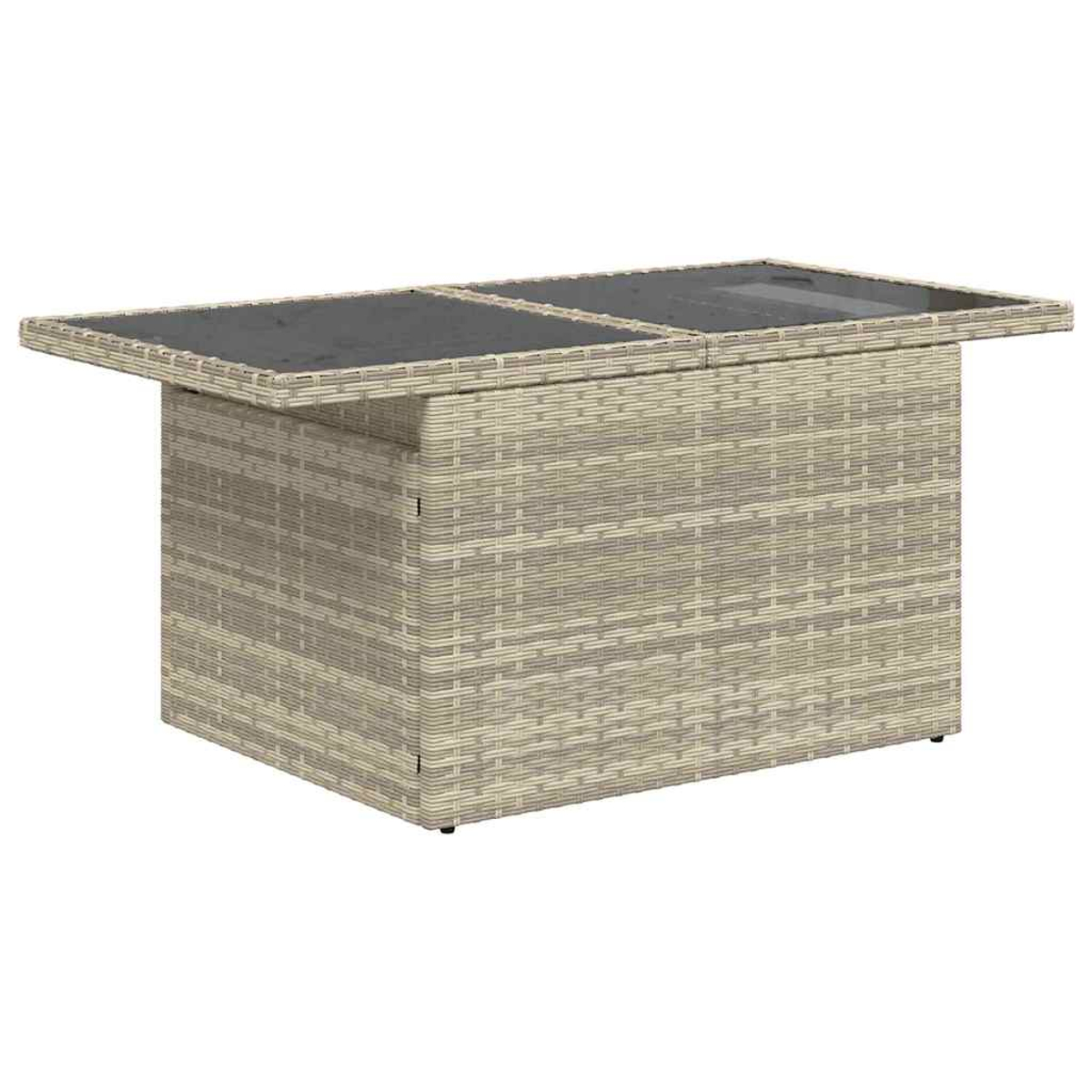Ein rechteckiger Outdoor-Tisch mit einem gewebten Korbbasement und einer dunklen Glasplatte. Er hat ein modernes Design.