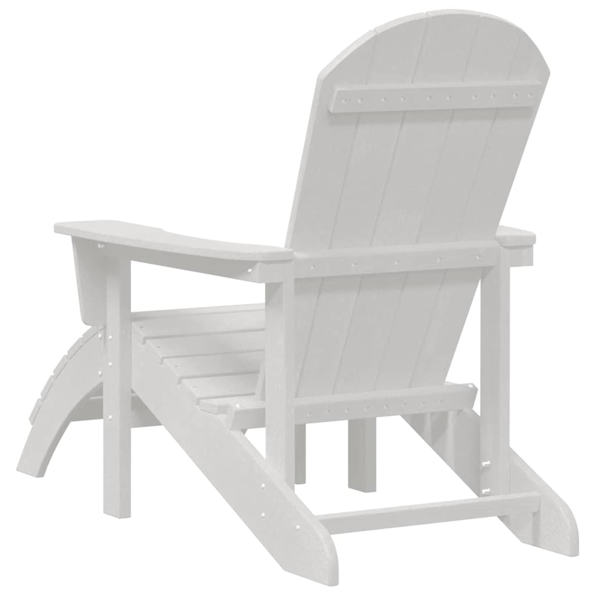 Ein weißer Adirondack-Stuhl, von hinten und leicht von der Seite betrachtet. Er hat eine Sitzfläche und Rückenlehne aus Latten.