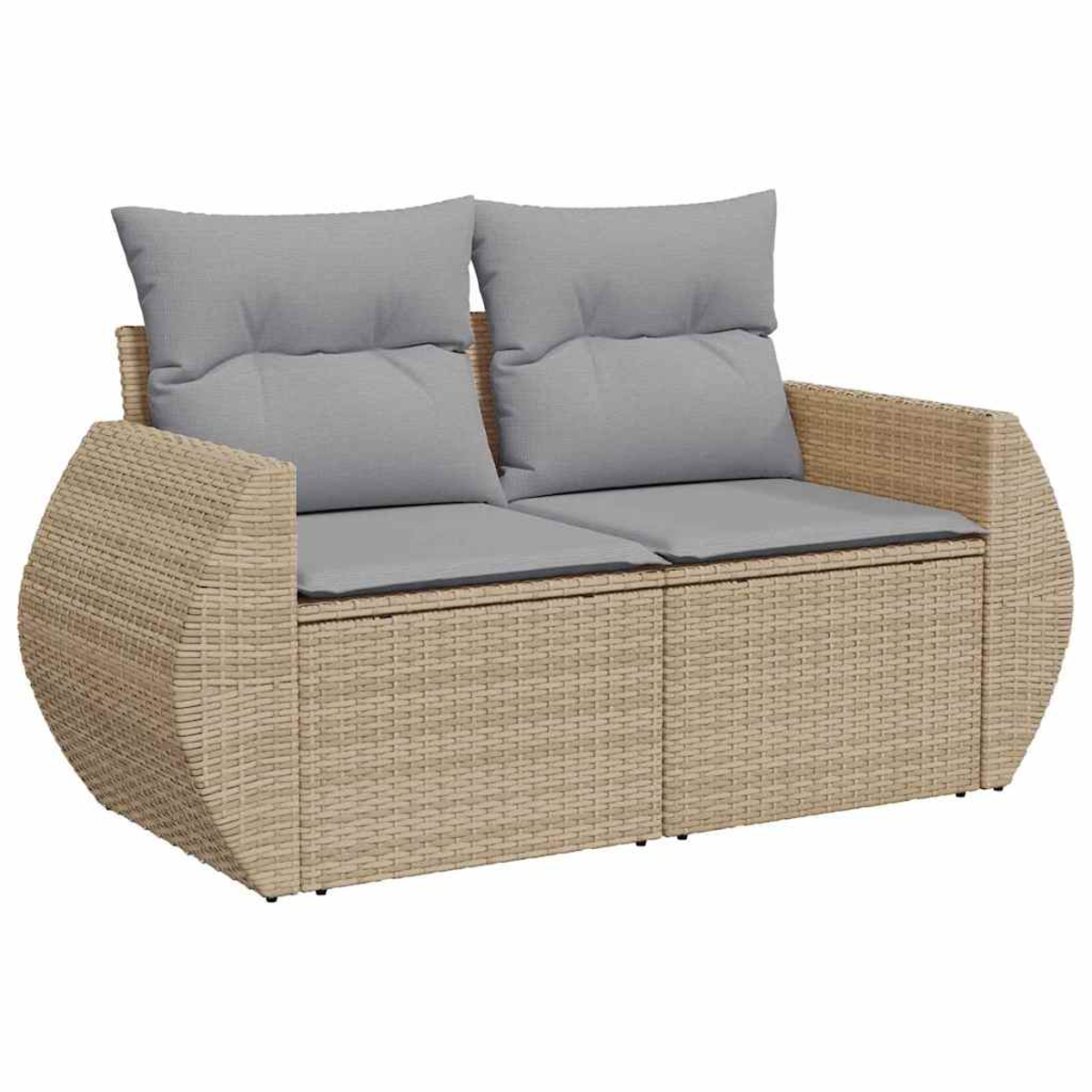 Ein Zweisitzer-Korbmöbel mit grauen Kissen. Das Sofa hat eine hellbraune Webstruktur und zwei Rückenkissen.