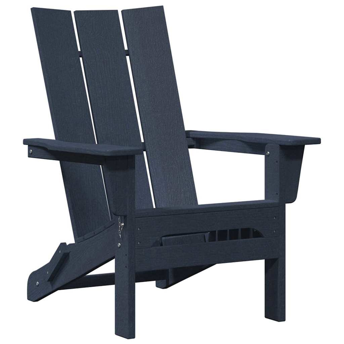 Ein dunkelblauer Adirondack-Stuhl. Er hat eine Lamellenlehne, breite Armlehnen und einen stabilen Rahmen. Isoliert vor weißem Hintergrund.