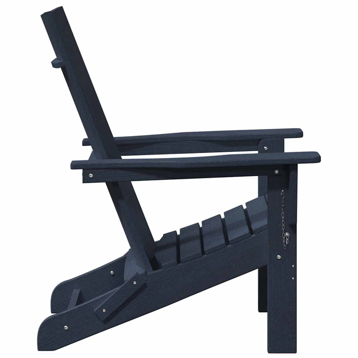 Vista lateral de una silla Adirondack azul oscuro. Tiene un asiento de listones, apoyabrazos y un respaldo alto.