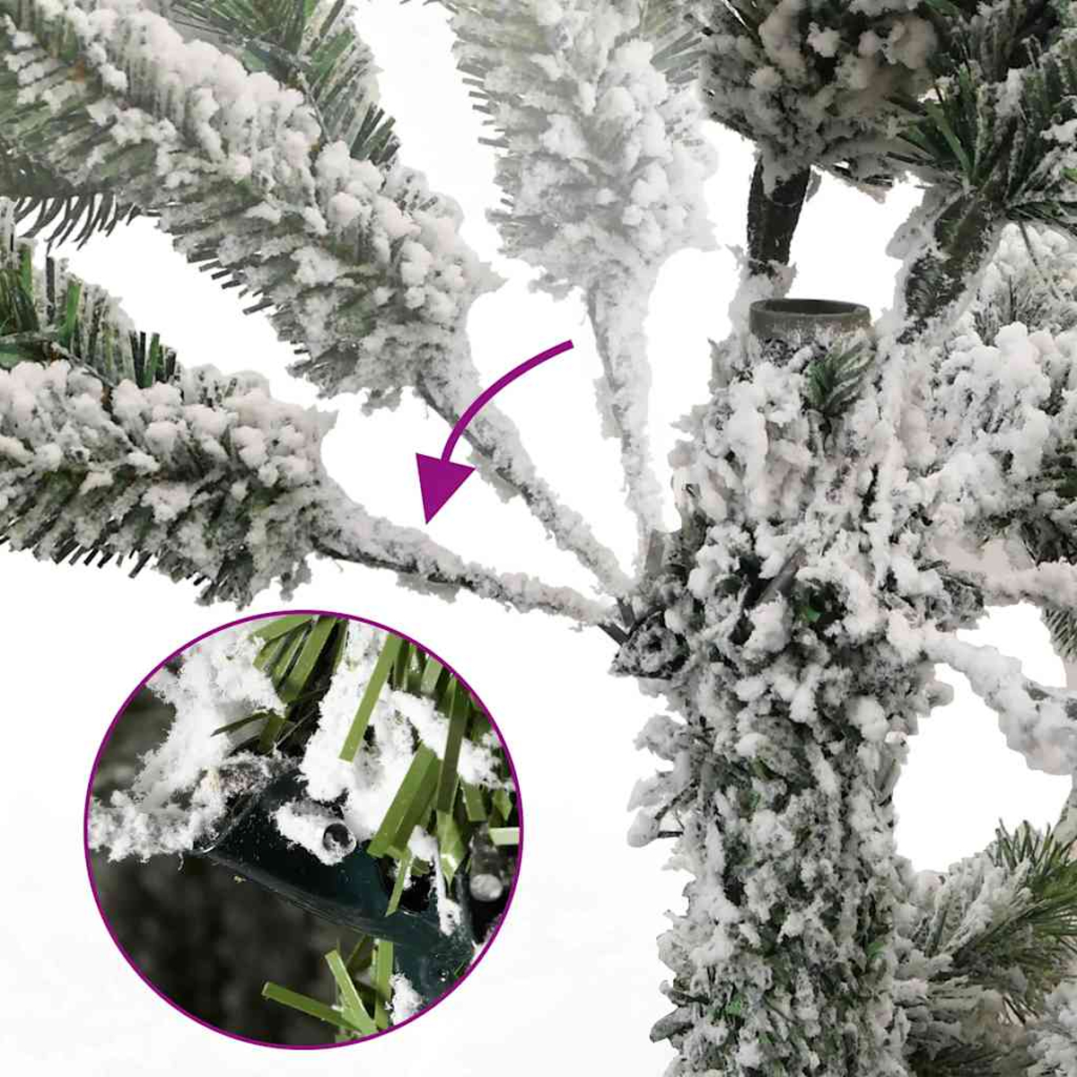 Nahaufnahme eines künstlichen Weihnachtsbaums mit Schnee bedeckt. Das Bild ist detailliert und zeigt Äste und eine Nahaufnahme des Sockels.