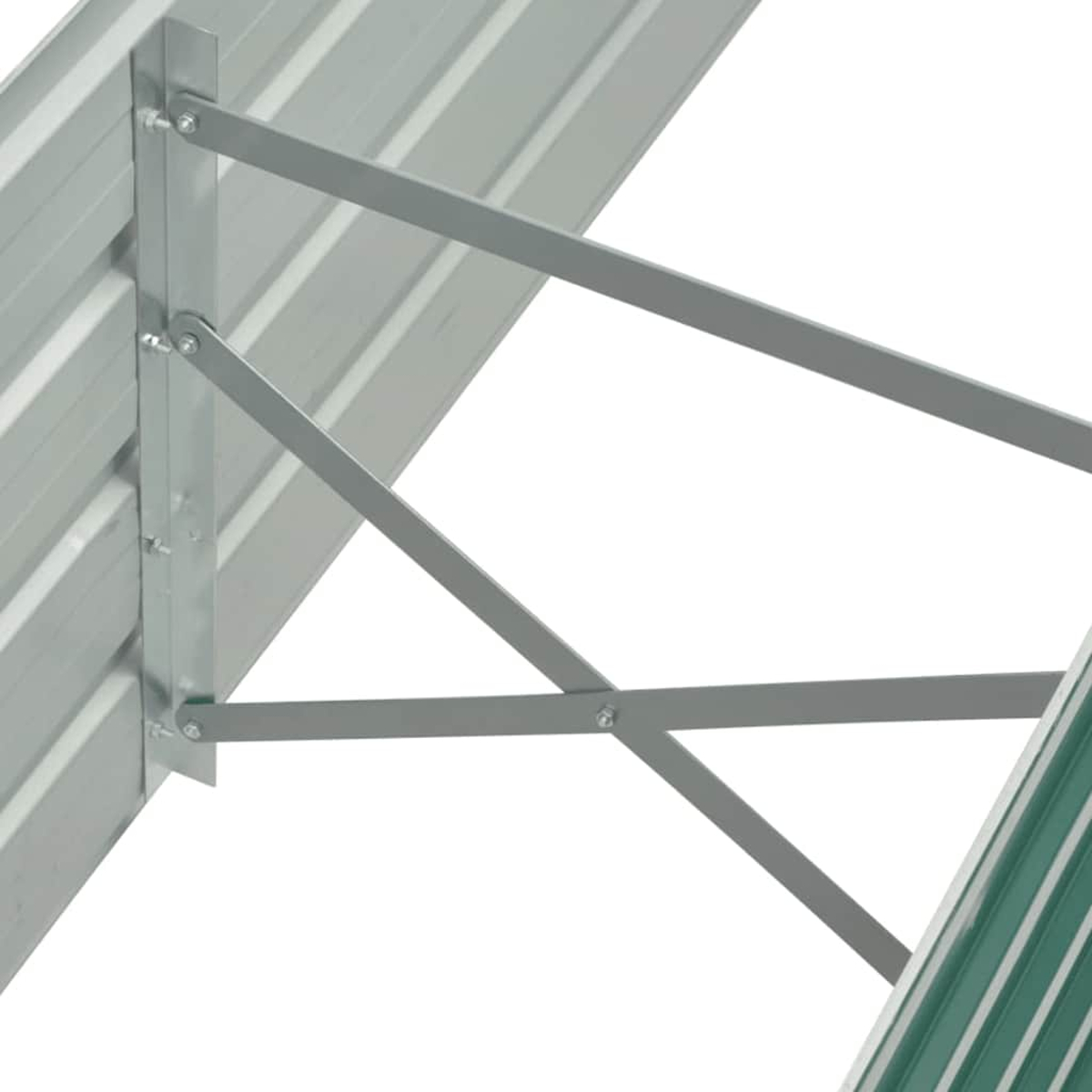 Metallkonstruktion mit Wellplatten. Graue Metallträger stützen die Platten, Schrauben sichtbar. Eine zweite Platte hat grüne Streifen.