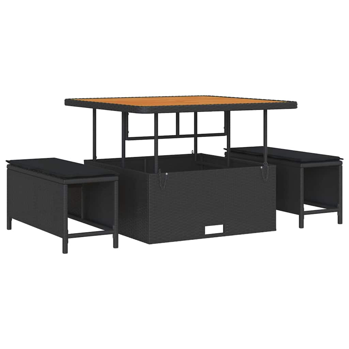Un set di mobili da esterno in vimini nero con un tavolo con piano in legno e due panche con cuscini neri, su sfondo bianco.