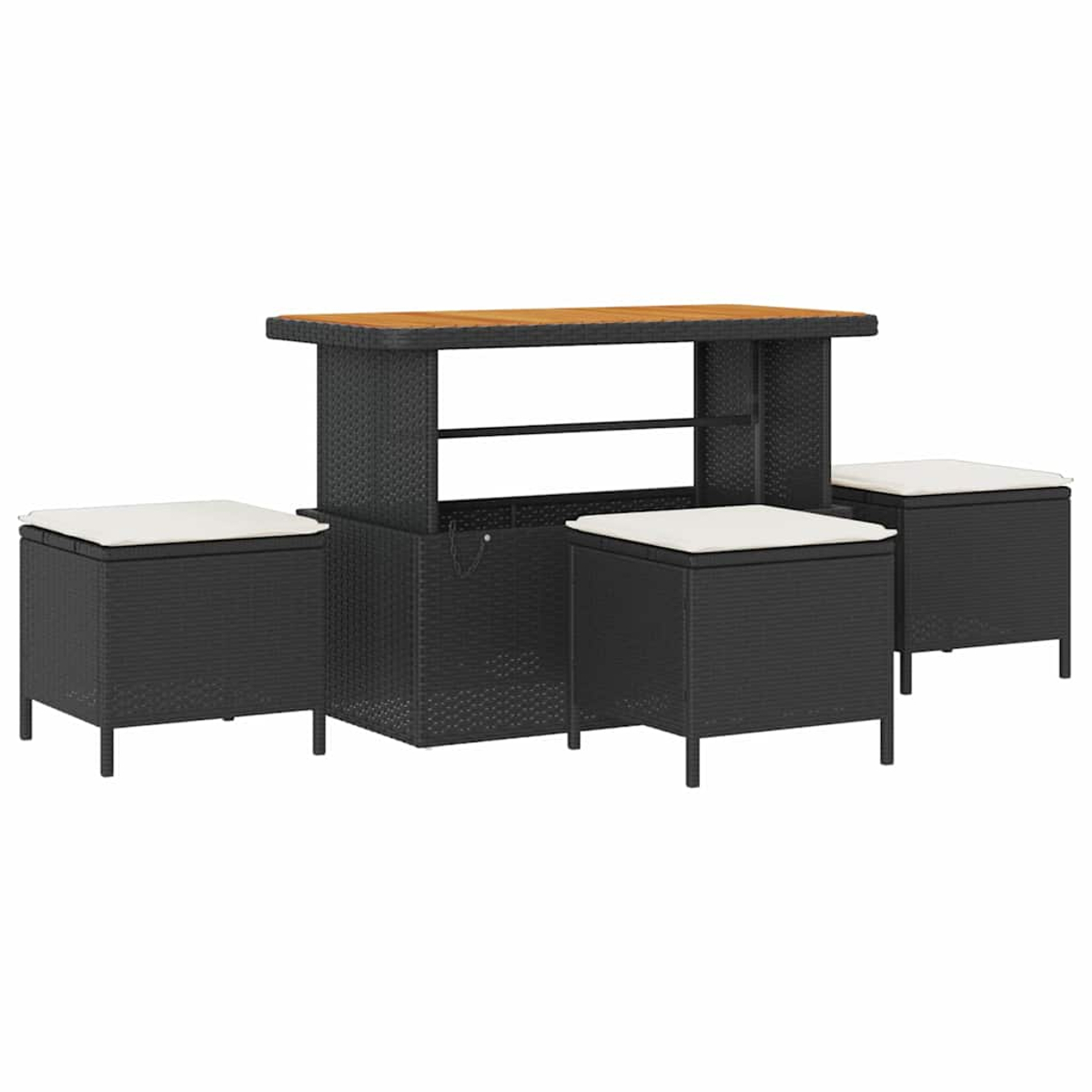 Un set bar esterno in rattan nero con piano in legno e tre sgabelli con cuscini bianchi.