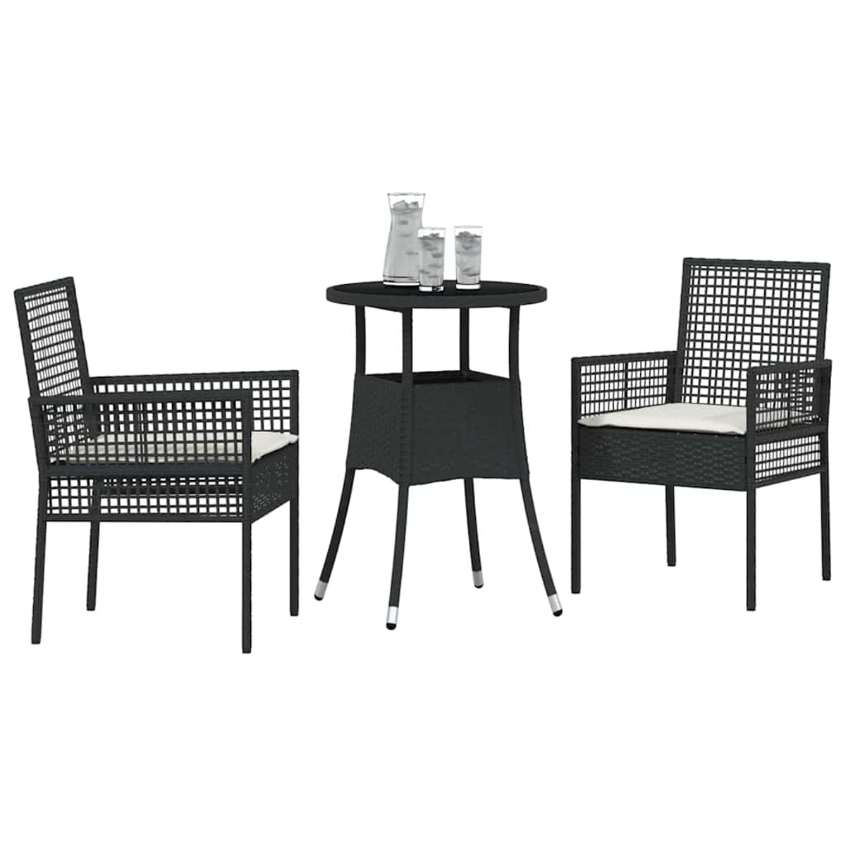 Gartenmöbel-Set: zwei schwarze Stühle, ein kleiner Tisch mit Krug und Gläsern. Alles vor weißem Hintergrund.