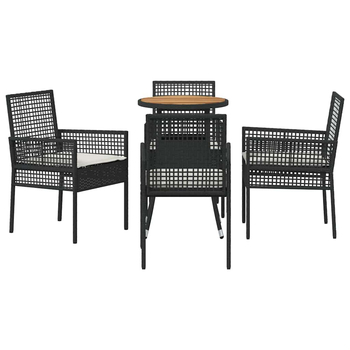 Ein schwarzes Terrassenset mit drei Stühlen und einem kleinen Tisch. Die Stühle haben weiße Kissen. Der Tisch hat eine Holzplatte.