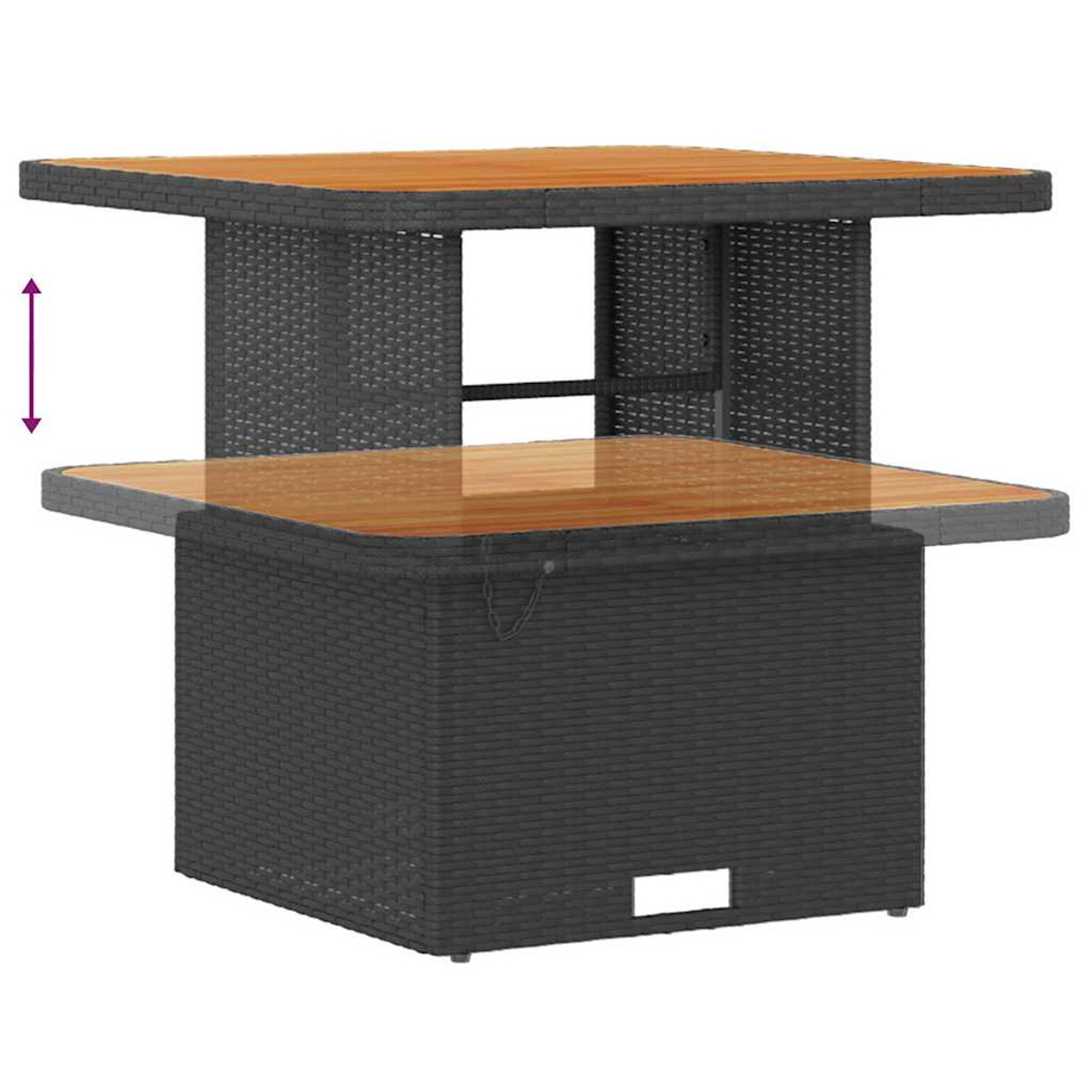 Un tavolo quadrato da esterno con piano in legno e base intrecciata nera. Il tavolo ha un ripiano inferiore più piccolo. Una freccia indica la regolabilità.