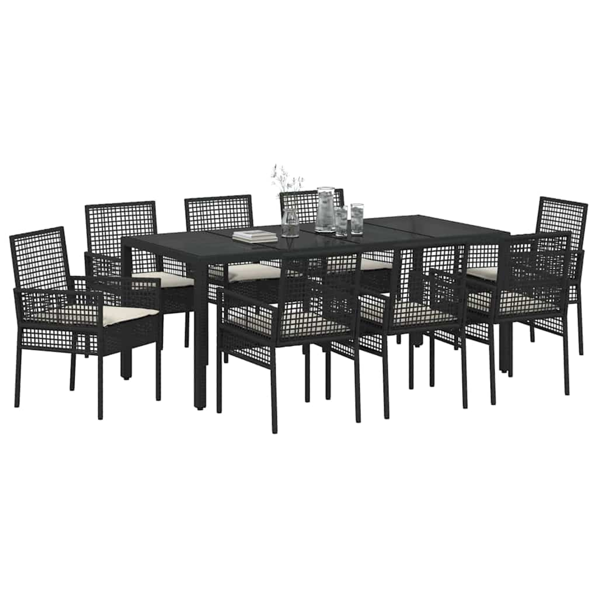 Ein schwarzes Ess-Set für den Außenbereich. Es umfasst einen rechteckigen Tisch und acht Stühle mit cremefarbenen Kissen auf weißem Hintergrund.