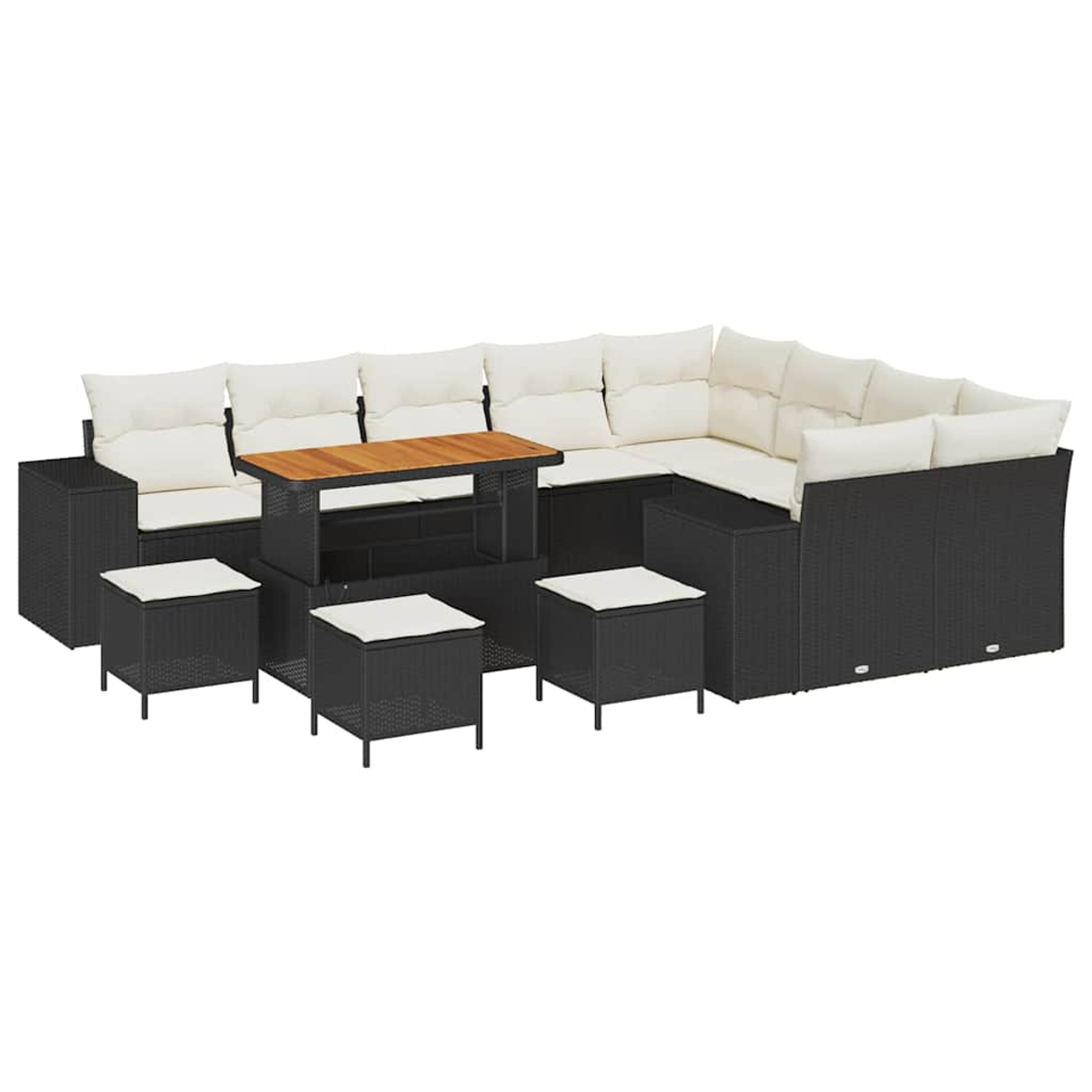 Un divano componibile da esterno in rattan nero con cuscini bianchi, un tavolino in legno e quattro sgabelli. Sfondo bianco.