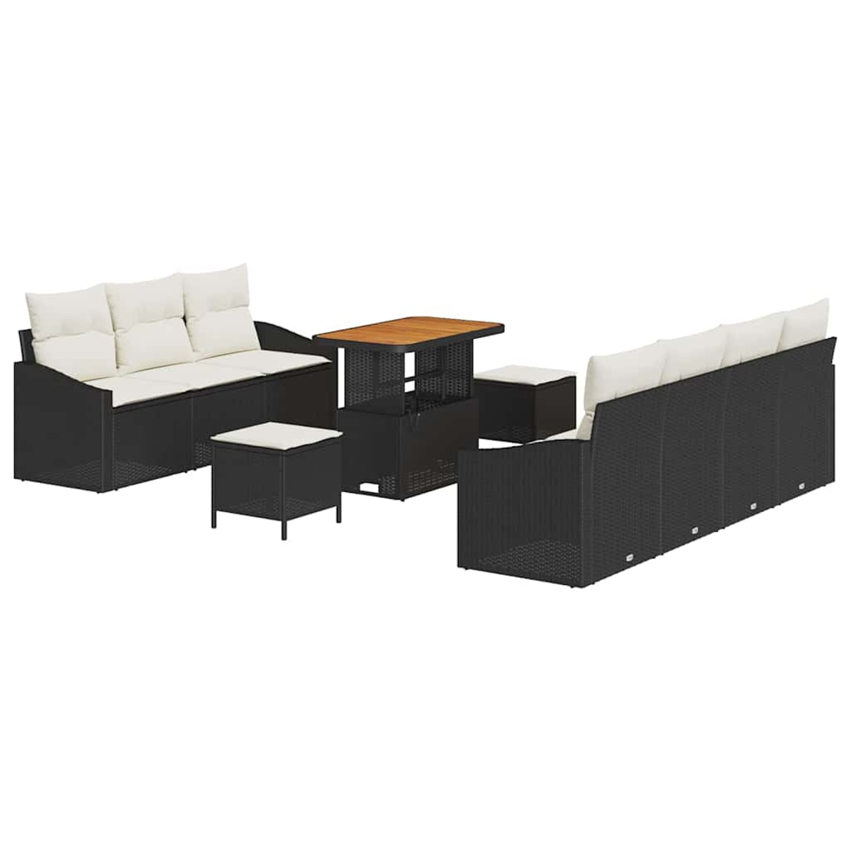 Un set di mobili da esterno in vimini nero con cuscini bianchi. Include due divani, un tavolo e due piccoli pouf quadrati. Il tavolo ha un piano in legno.