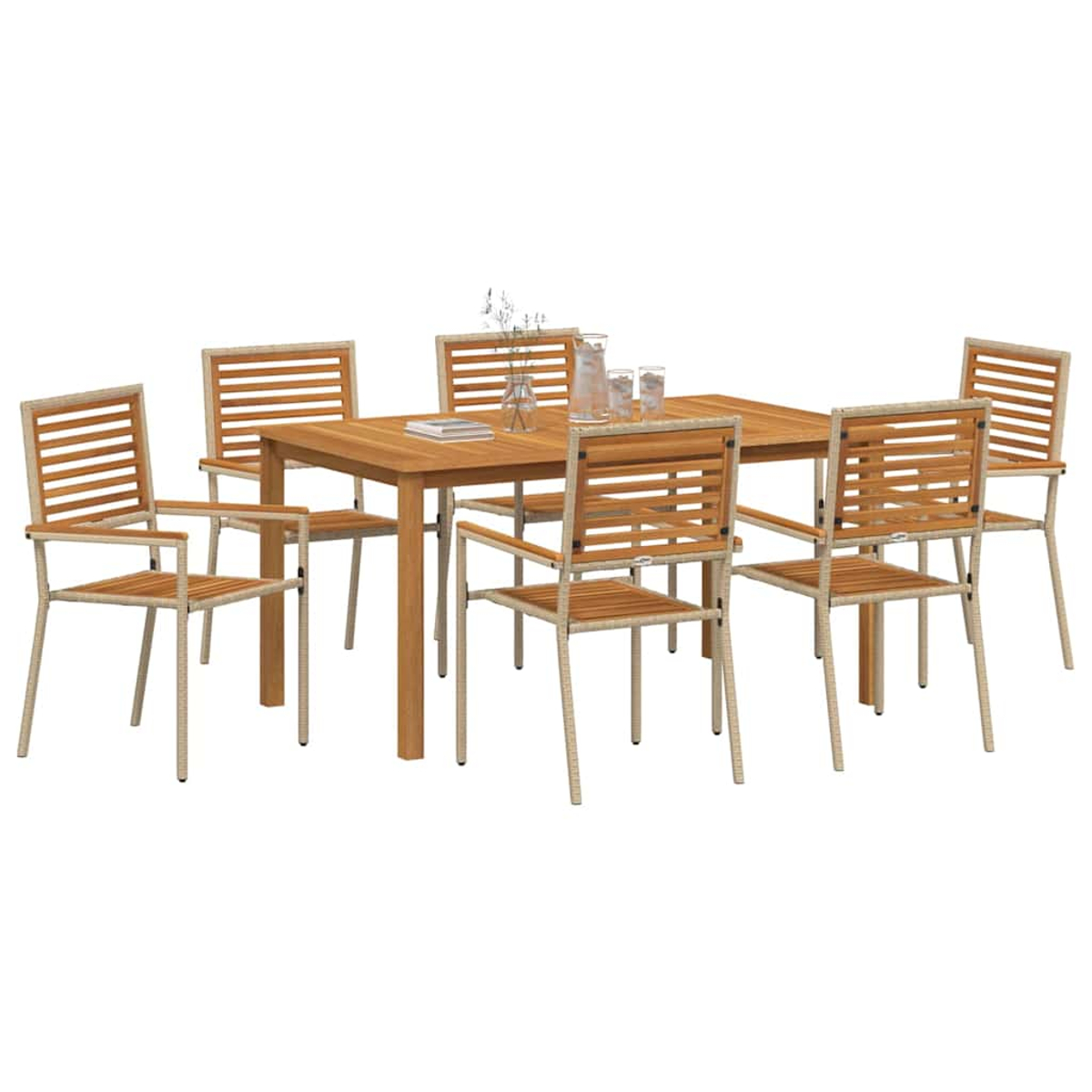 Un tavolo di legno con sei sedie è allestito. Sul tavolo ci sono bicchieri, una brocca e un vaso con fiori. Le sedie e il tavolo sono marrone chiaro.
