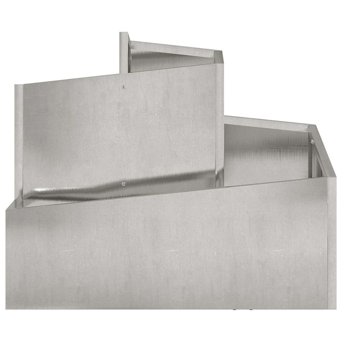 Fioriere metalliche a tre livelli con un design aperto. La struttura è in metallo argentato, ogni livello leggermente più piccolo del precedente.