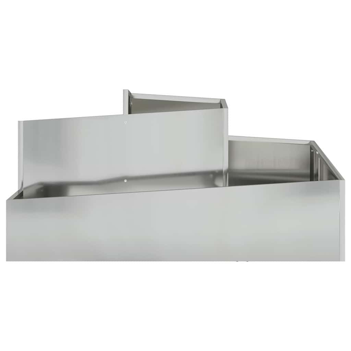Una cappa in acciaio inox con design a gradini. Ha una forma rettangolare e si trova su sfondo bianco.