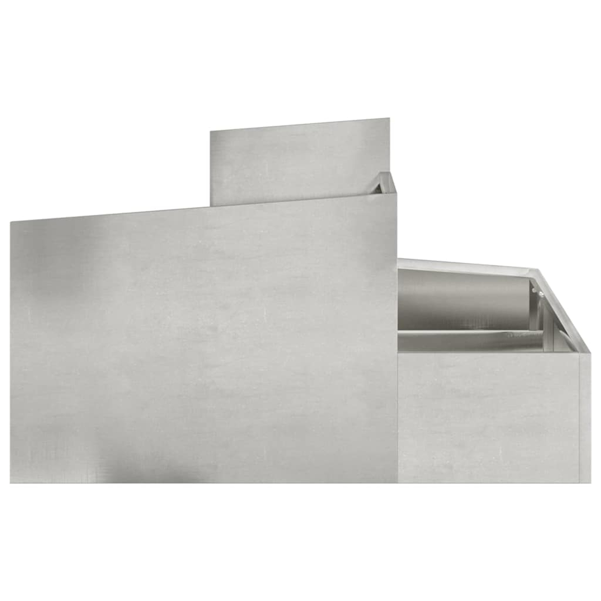Una cappa in metallo spazzolato è mostrata su sfondo bianco. Il suo design include un pannello verticale e una sezione inclinata.
