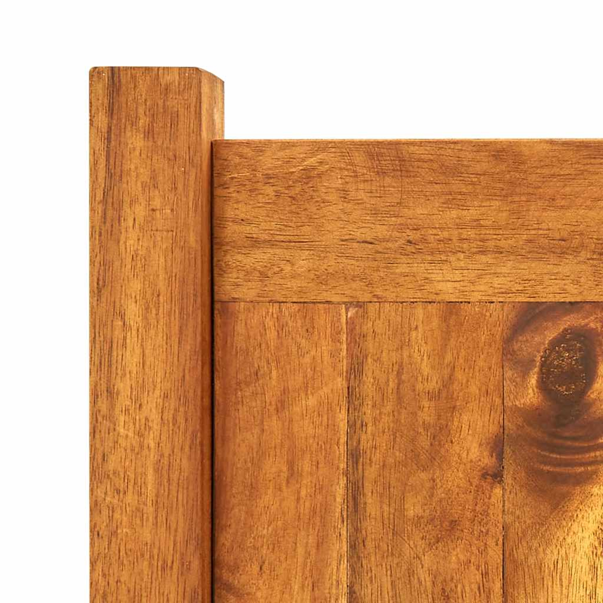 Nahaufnahme einer Holzkonstruktion. Das Holz ist braun mit sichtbarer Maserung. Ein vertikaler Pfosten verbindet einen horizontalen Balken.