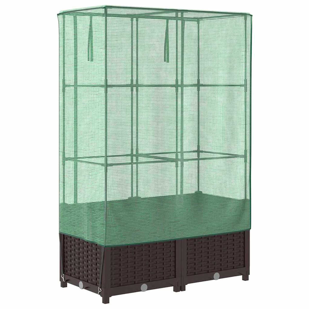 Una serra verde per piante con base in vimini marrone. Ha forma rettangolare con copertura a rete e diversi ripiani.