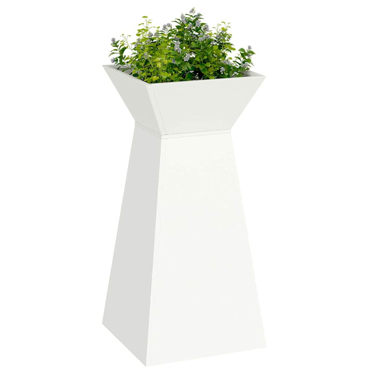 Una fioriera bianca e moderna piena di piante verdi e piccoli fiori viola. La fioriera ha un design affusolato, in piedi su una superficie bianca.