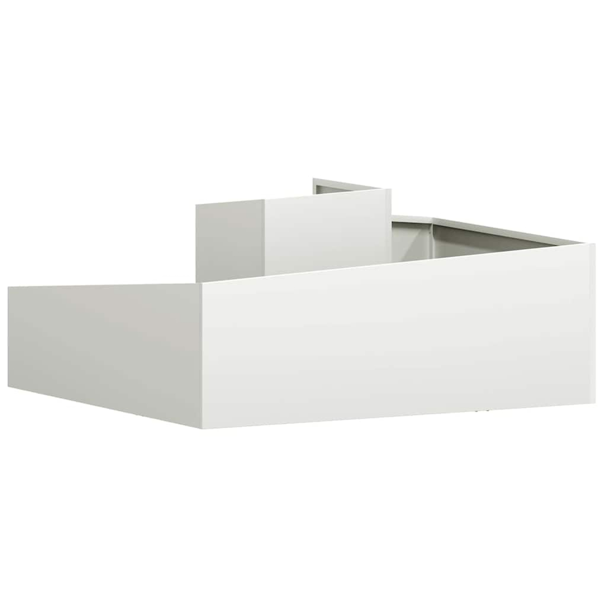 Una struttura geometrica bianca a più livelli, simile a un modello architettonico astratto, su sfondo bianco.