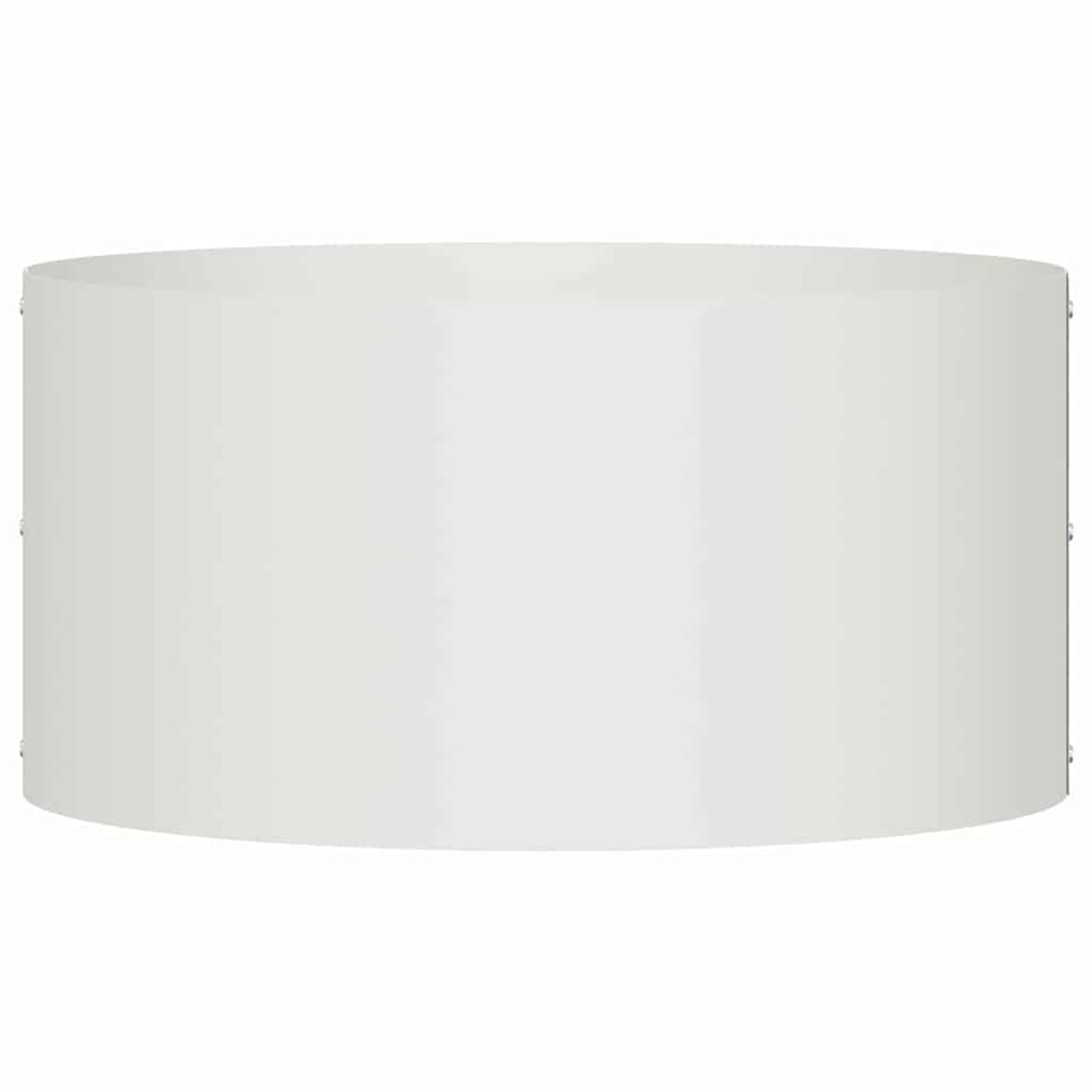 Un paralume bianco cilindrico. Il paralume è liscio e curvo, con un riflesso di luce sulla superficie. Piccoli rivetti sono visibili.