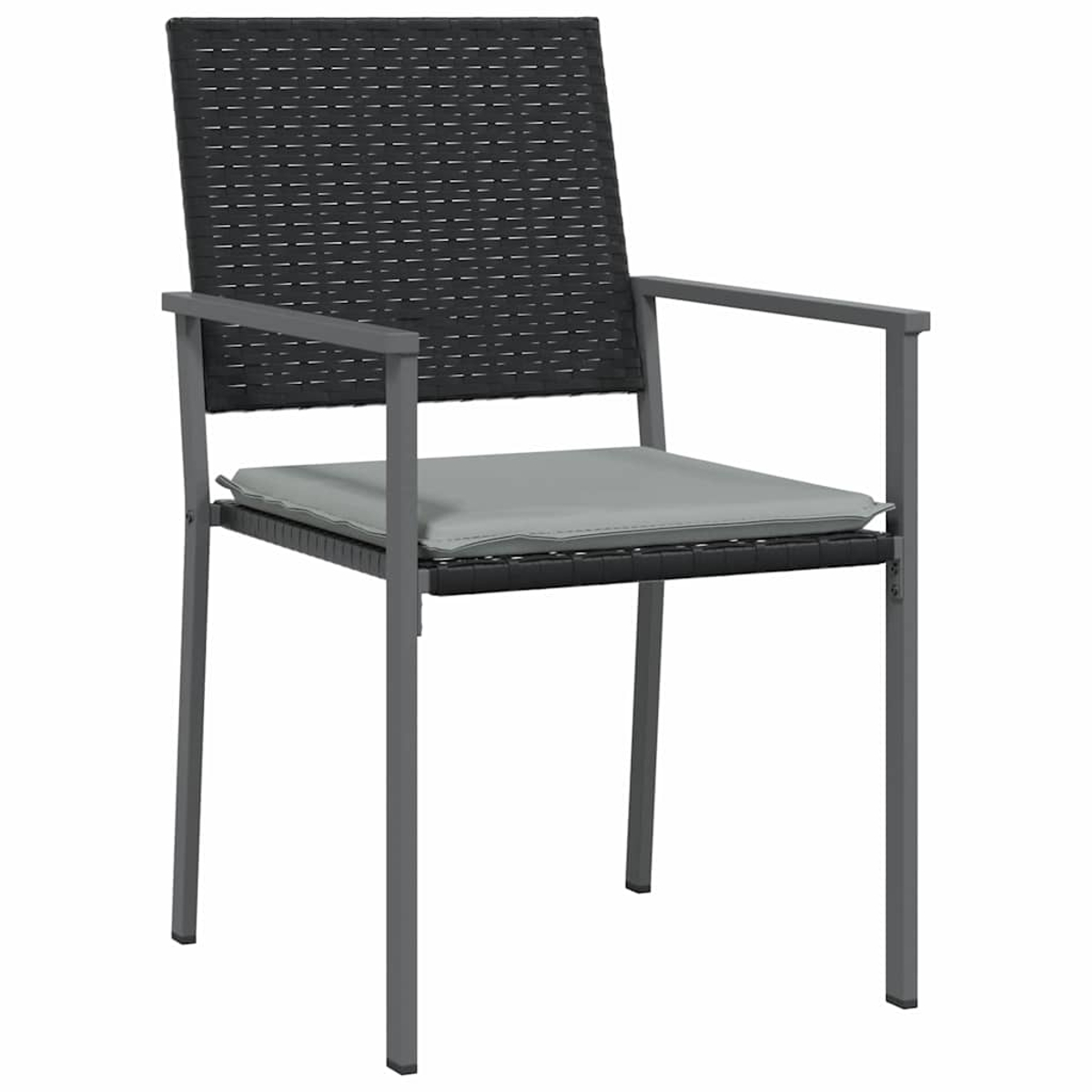 Ein grauer Stuhl für den Außenbereich mit gewebter Rückenlehne und Sitzfläche. Er hat Armlehnen und ein graues Kissen auf dem Sitz. Der Rahmen ist grau.