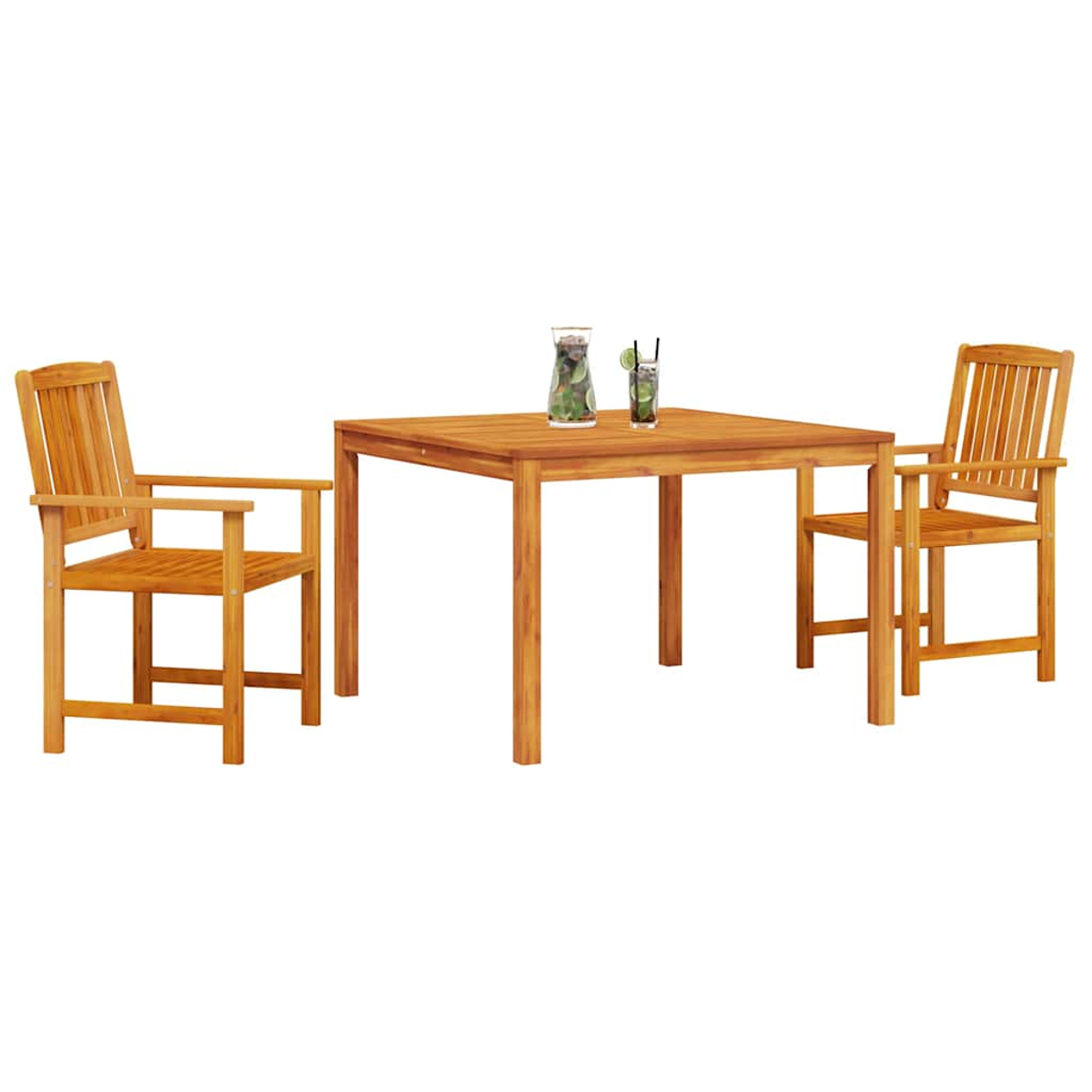 Holz-Terrassenset mit zwei Stühlen und einem quadratischen Tisch. Auf dem Tisch stehen zwei Getränke. Alles auf weißem Hintergrund.