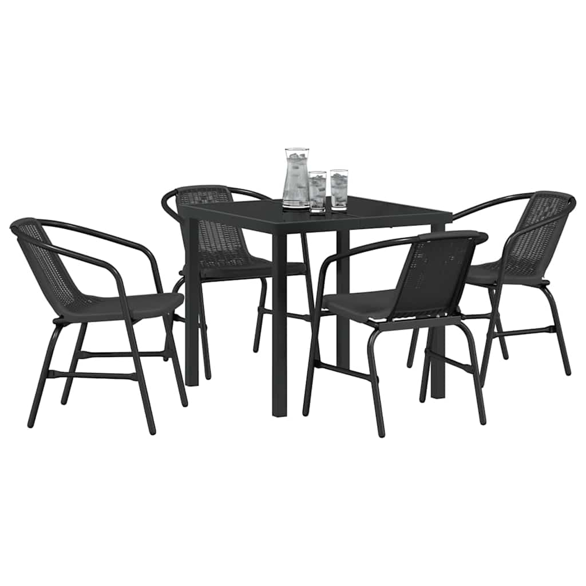Ein schwarzes Ess-Set für den Außenbereich mit einem quadratischen Tisch und vier Stühlen. Auf dem Tisch stehen ein Krug und zwei Gläser.