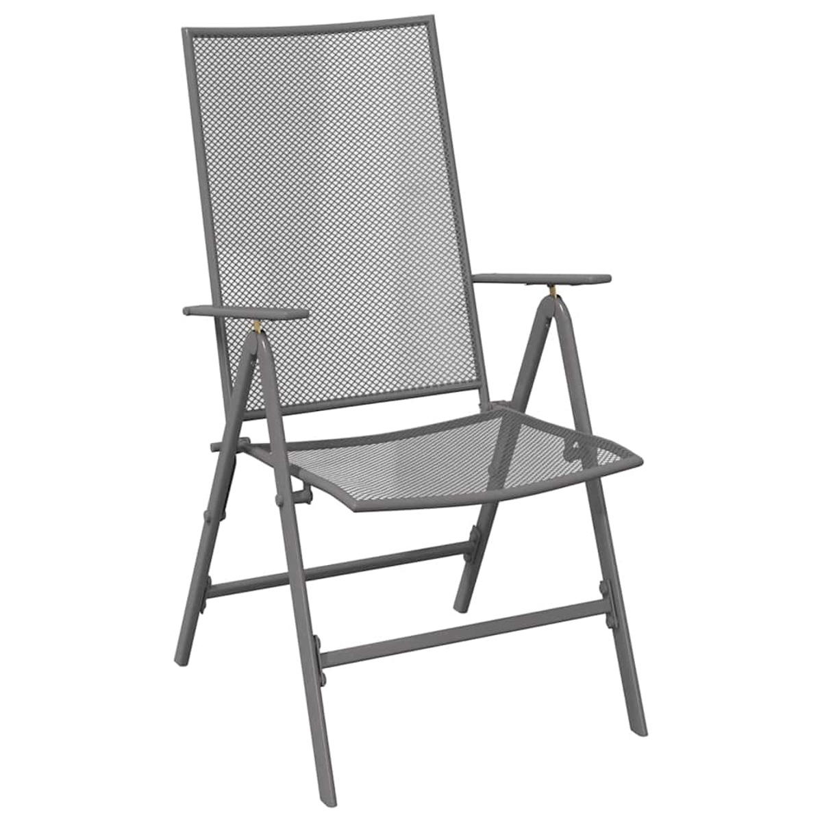 Ein grauer Metall-Klappstuhl mit Netzlehne und -sitz, Armlehnen und einem einfachen Rahmen, isoliert auf weißem Hintergrund.