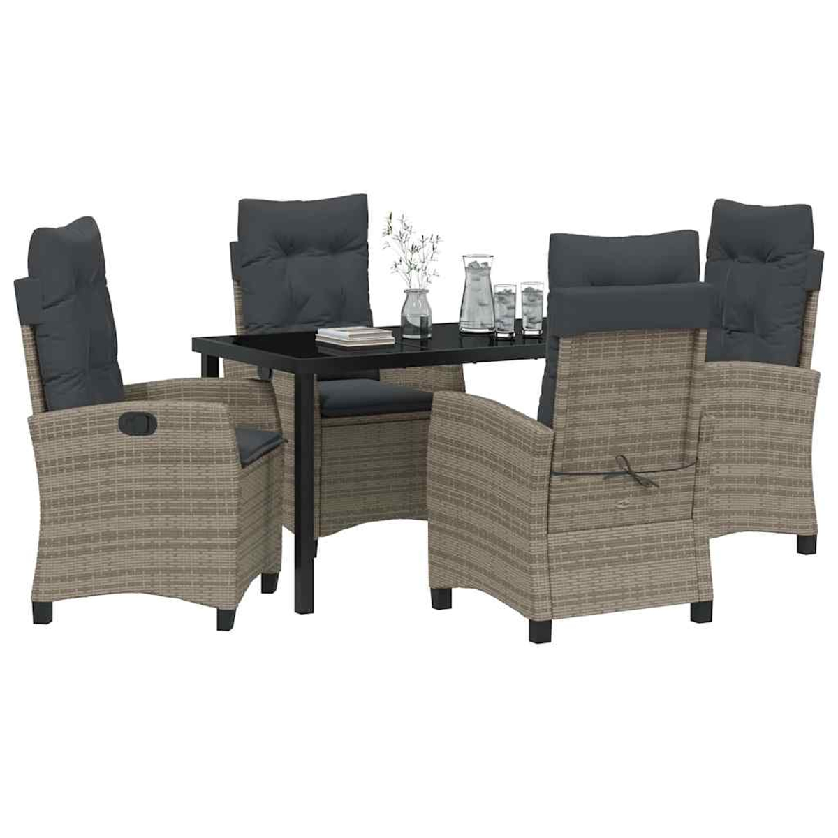 Un set da pranzo da esterno in rattan. Ha un tavolo nero, sei sedie con cuscini grigio scuro e decorazioni sul tavolo.