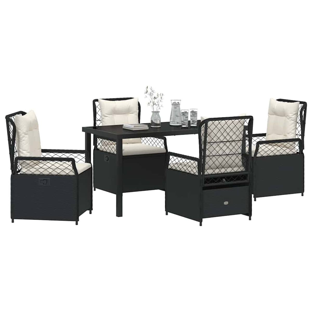 Schwarzes Esszimmerset für draußen mit vier Stühlen und einem Tisch. Auf dem Tisch stehen Gläser und eine Vase. Stühle haben cremefarbene Kissen.