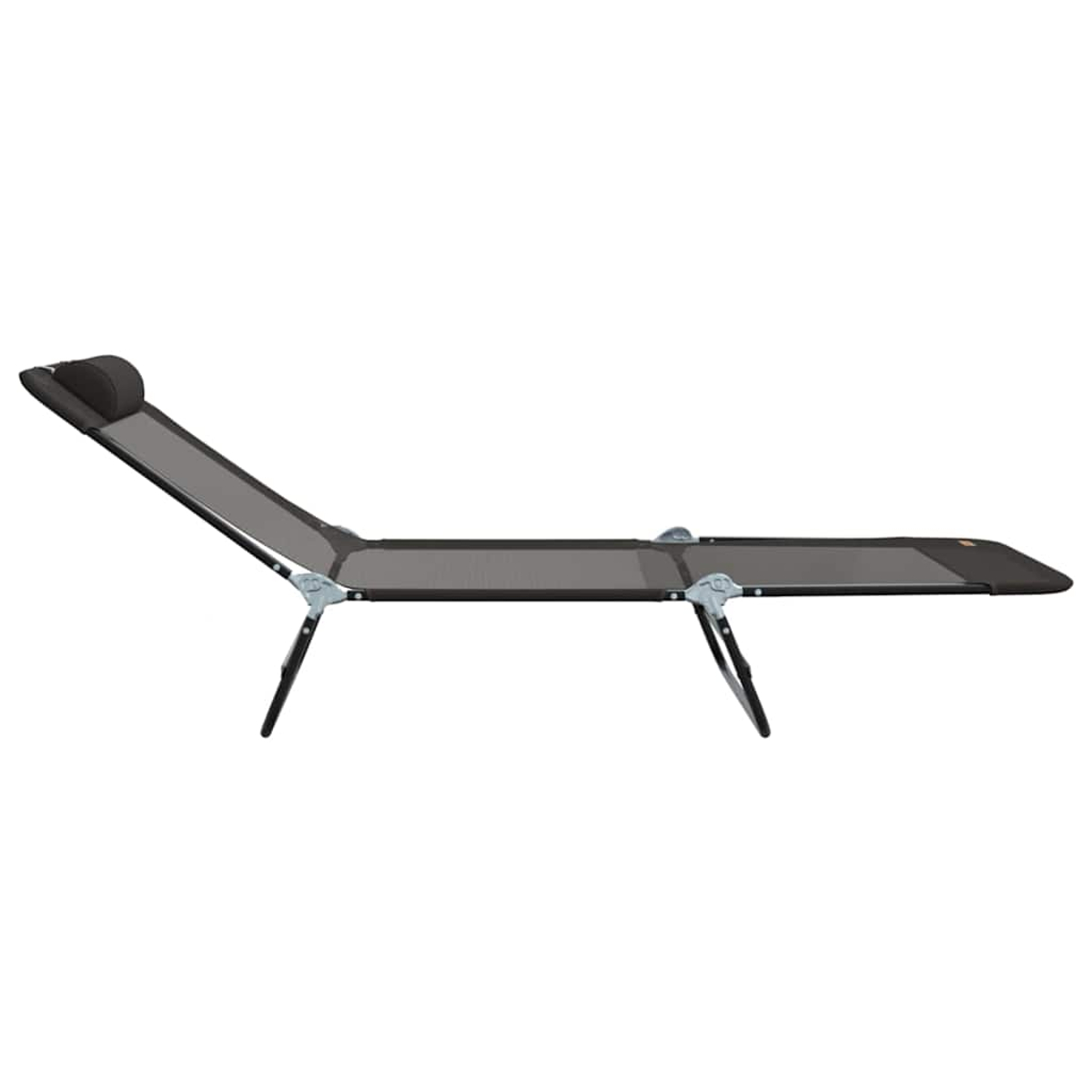 Ein grau-schwarzer Liegestuhl vor weißem Hintergrund. Er hat eine Kopfstütze und ist teilweise aufgeklappt.