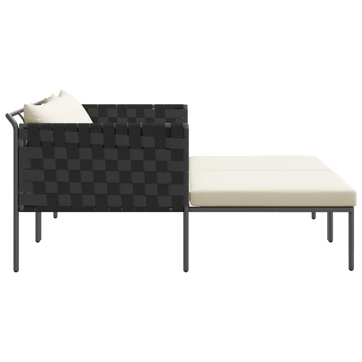 Ein modernes Outdoor-Sofa mit schwarzem gewebtem Rücken und beigen Kissen. Es hat ein Metallgestell und einen Chaiselongue-Bereich.